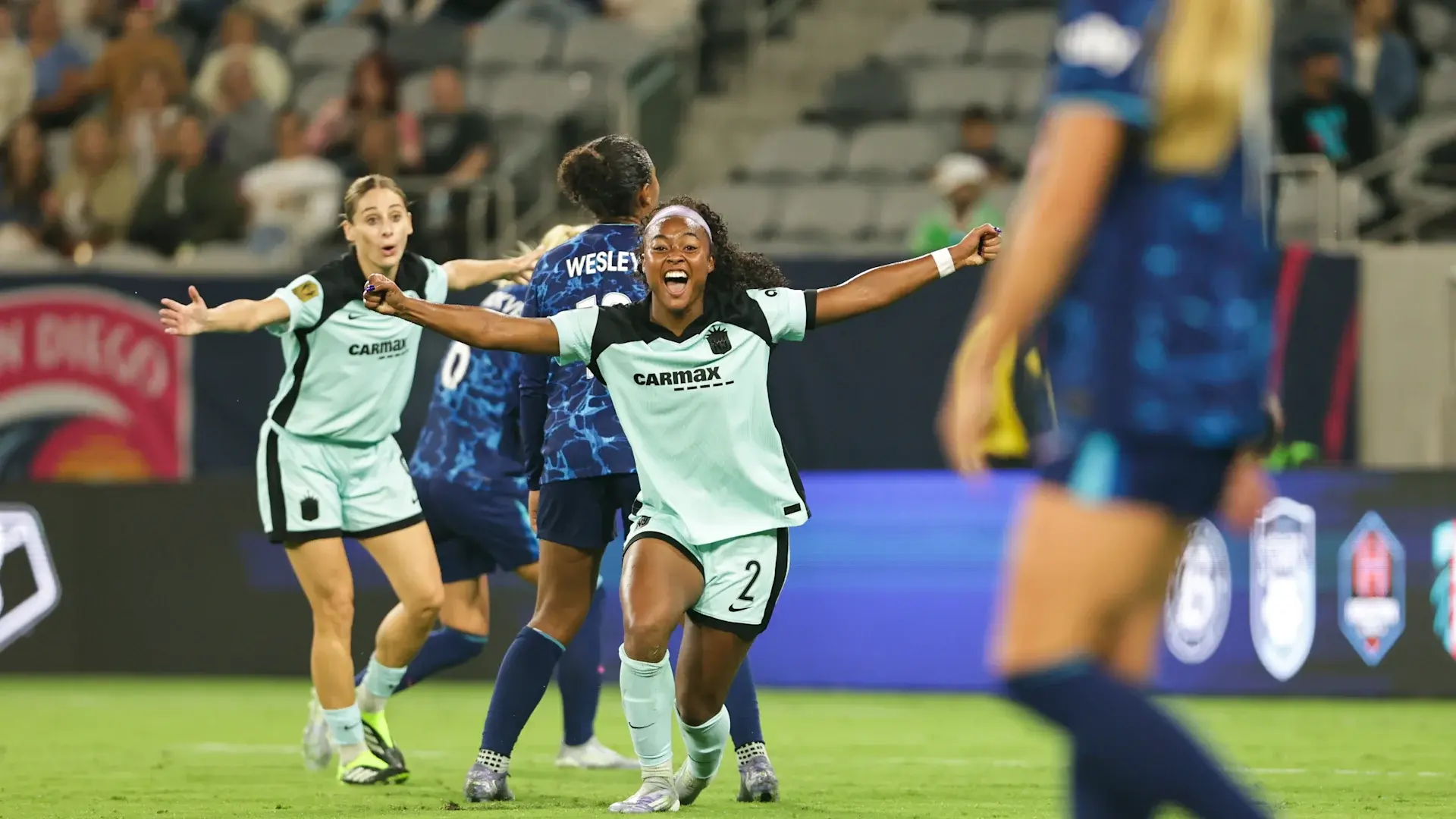 Jaedyn Shaw scores in first game for Gotham against former club