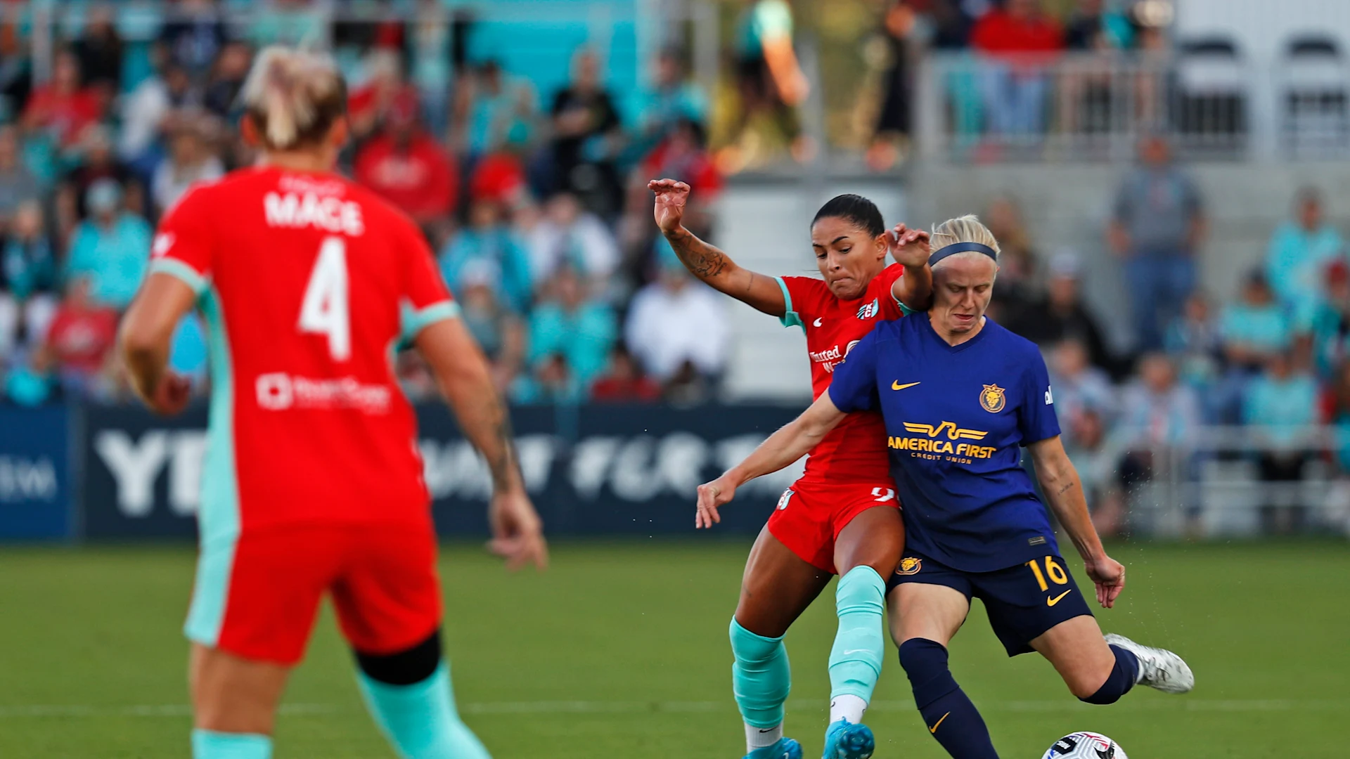  Sep 7, 2024: Madison Pogarch (UTA) and Debinha (KC)