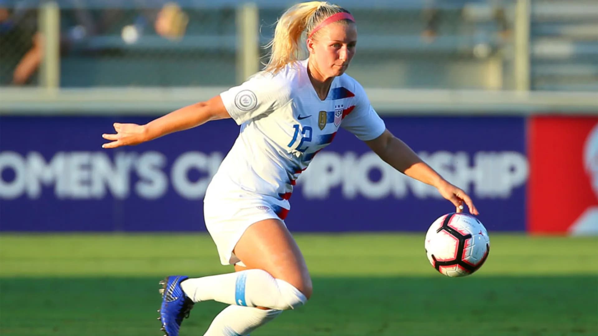 story-image-north-carolina-courage-signs-hailie-mace