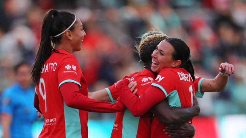  Apr 20, 2024: Temwa Chawinga (KC) and Bia Zaneratto (KC) 