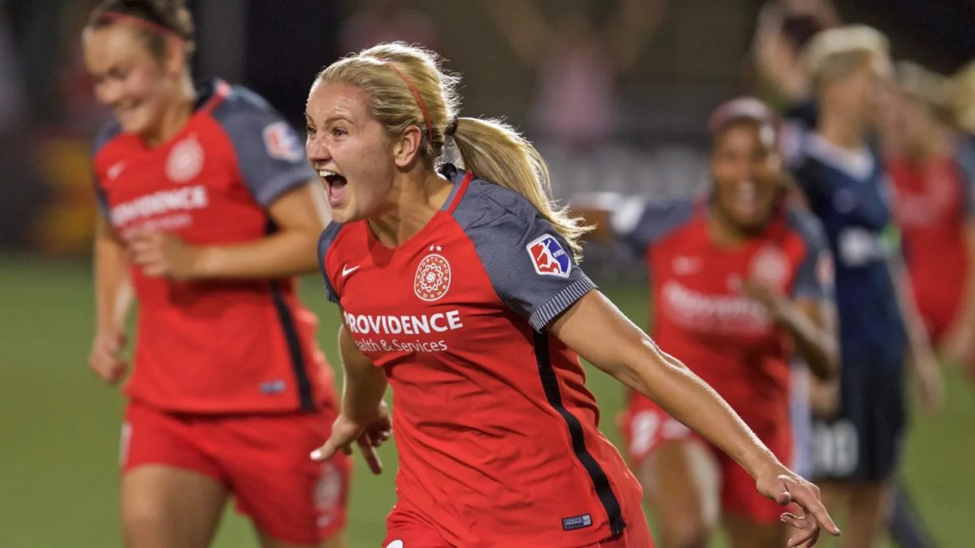 story-image-horan-scores-twice-thorns-clinch-no-2-seed-with-3-1-win-over-reign