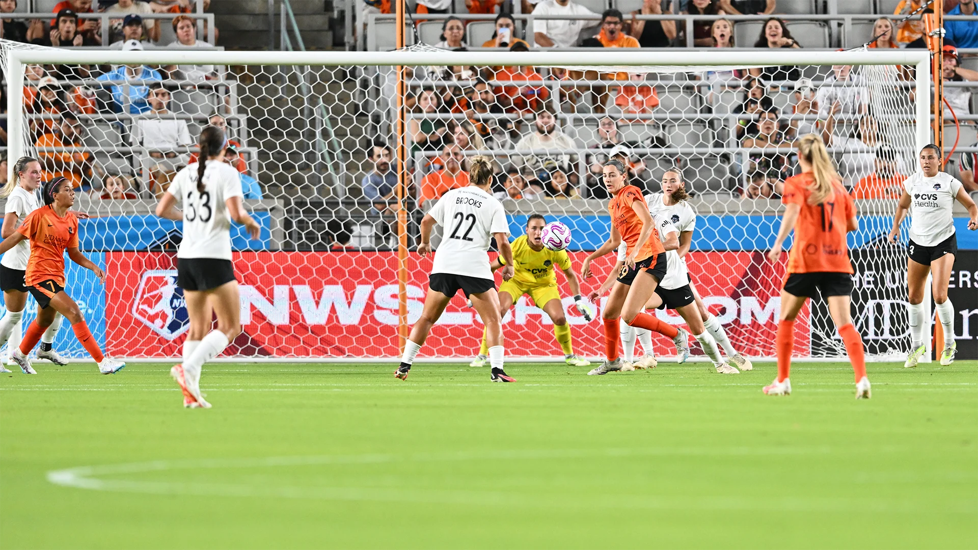 Stoppage time goal helps Houston draw 1-1 with Washington