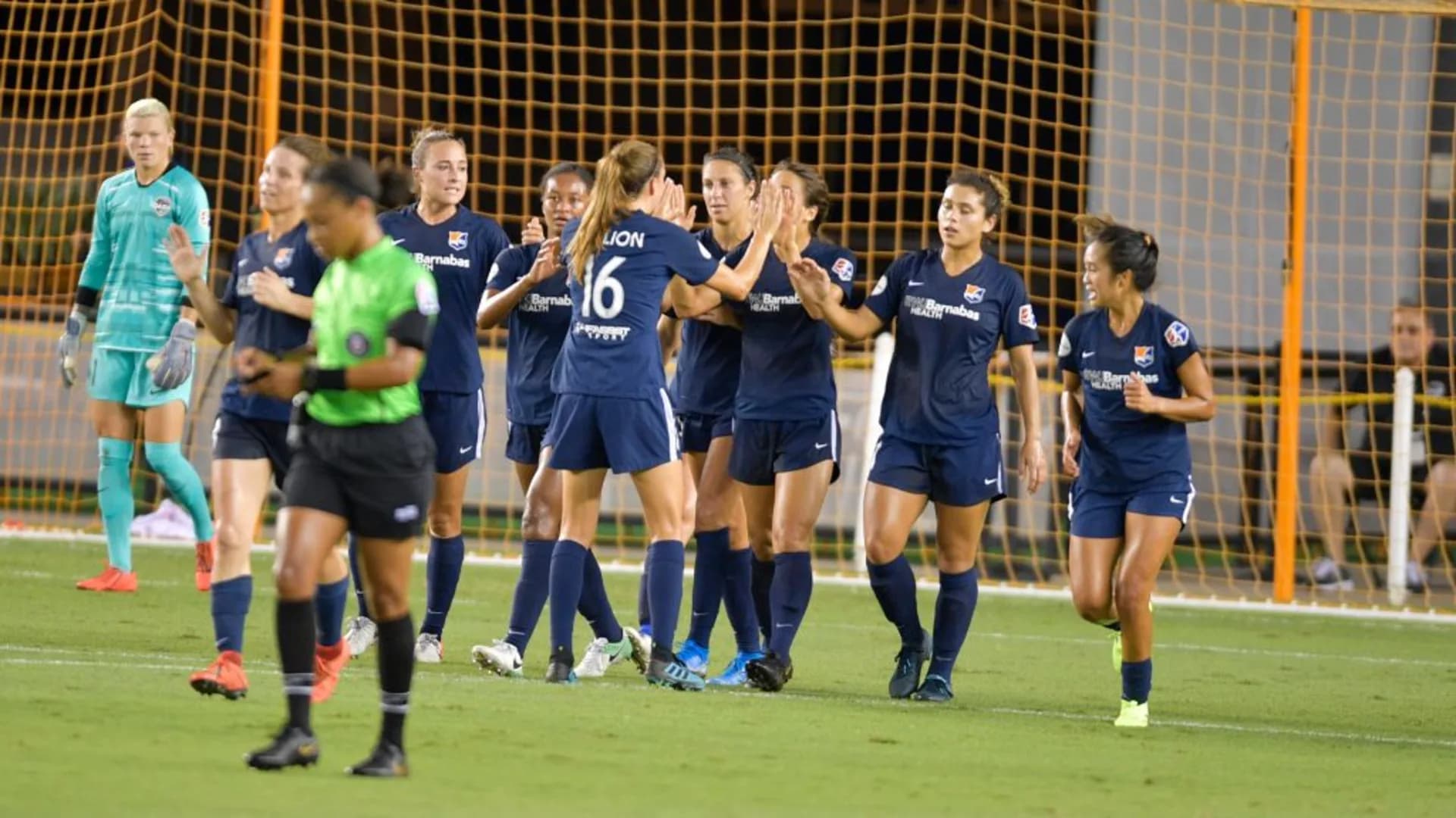 story-image-carli-lloyd-double-powers-sky-blue-fc-past-houston-dash-2-1