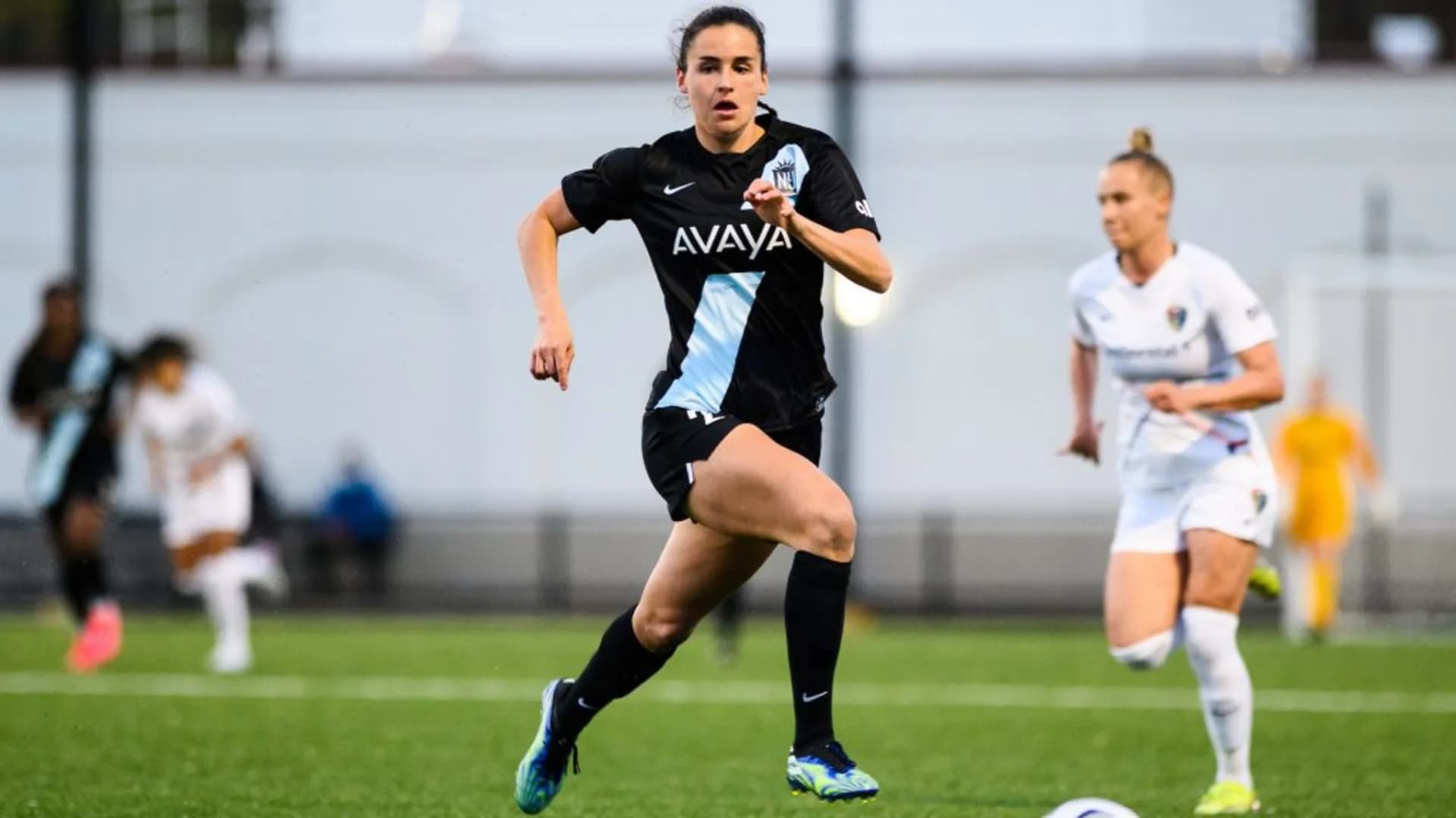 story-image-molded-in-quebec-and-paris-evelyne-viens-is-ready-to-take-the-nwsl-by-storm