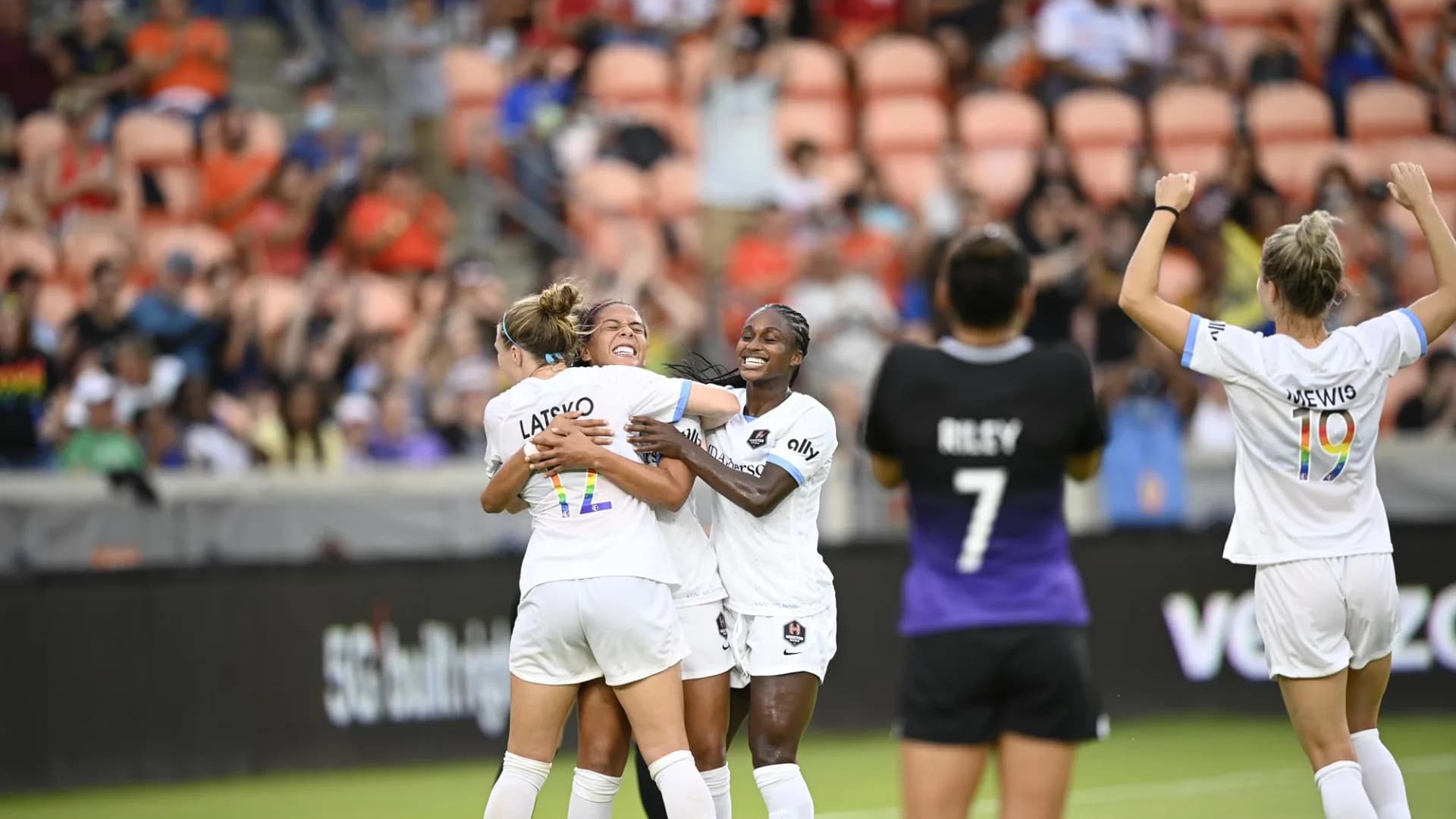 thumbnail-match-recap-dash-push-home-unbeaten-streak-to-9-with-2-1-win-over-pride