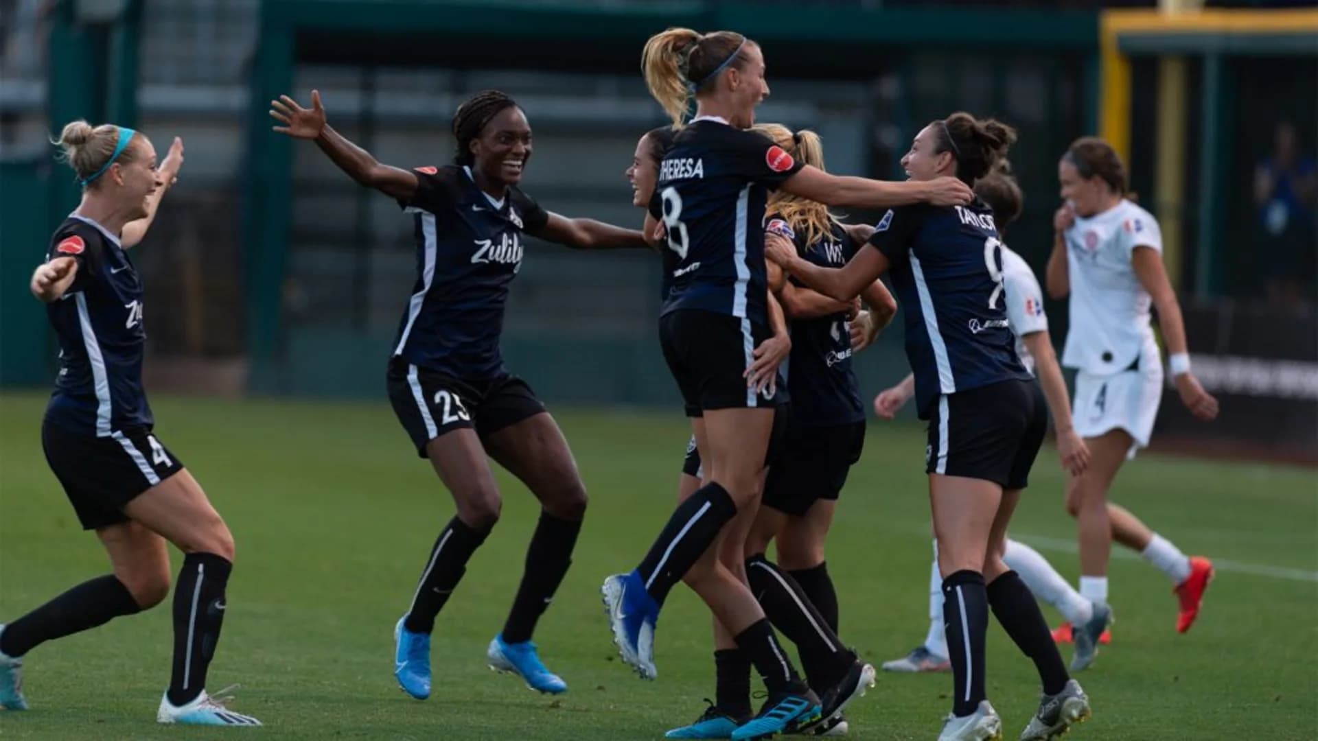 story-image-rosie-white-scores-game-winner-for-second-game-in-a-row-in-reign-fc8217s-1-0-victory
