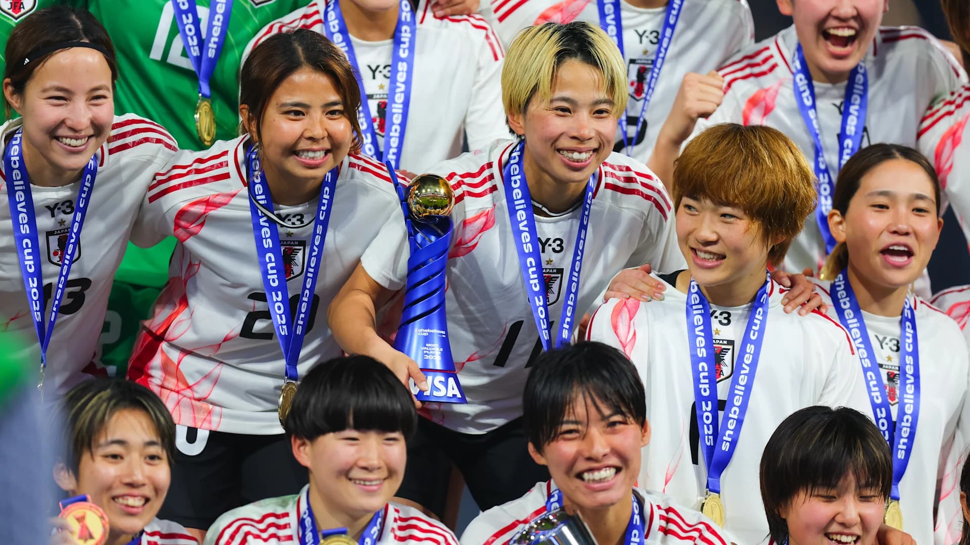 022625_SHEBELIEVES_TROPHY_1005