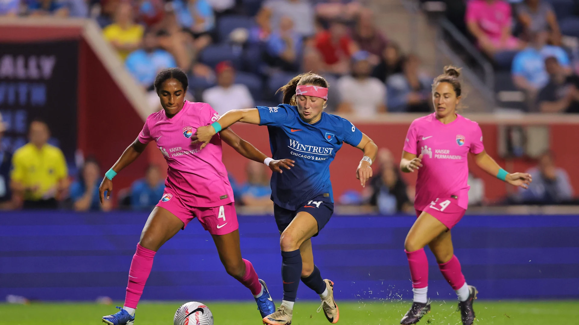  Sep 21, 2024: Naomi Girma (SD) and Ally Schlegel (CHI)