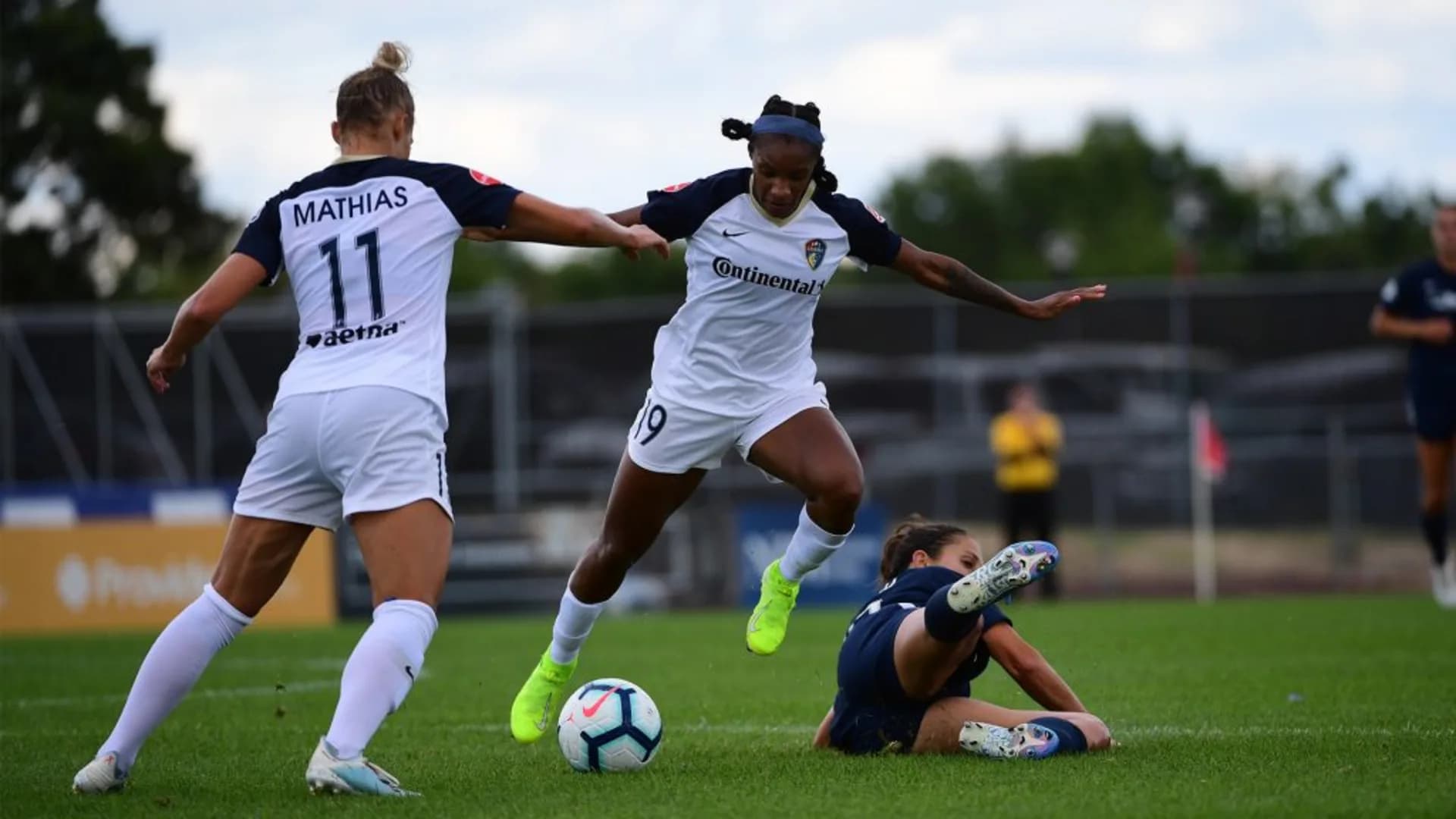 story-image-north-carolina-courage-defeats-sky-blue-fc-2-1-on-the-strength-of-crystal-dunn8217s-winner