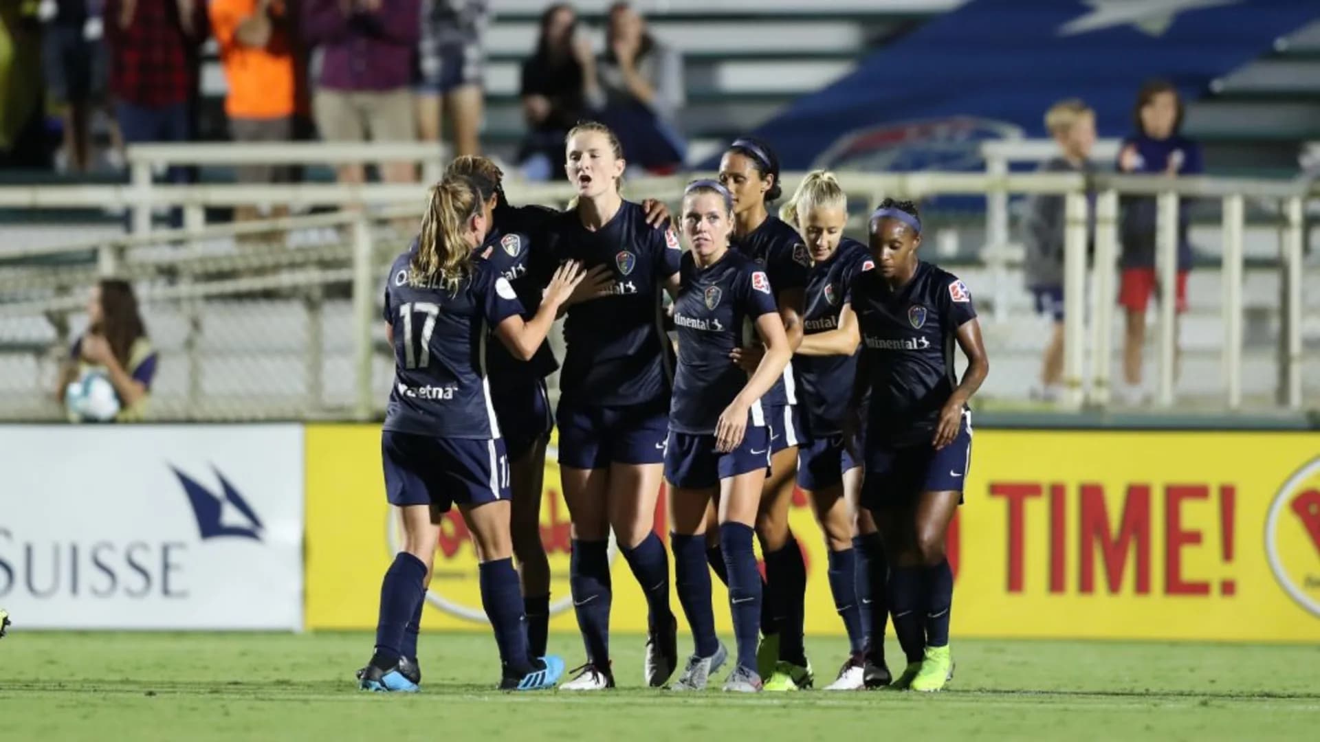 story-image-sam-mewis-scores-late-penalty-kick-goal-as-north-carolina-courage-wins-1-0-against-houston-dash