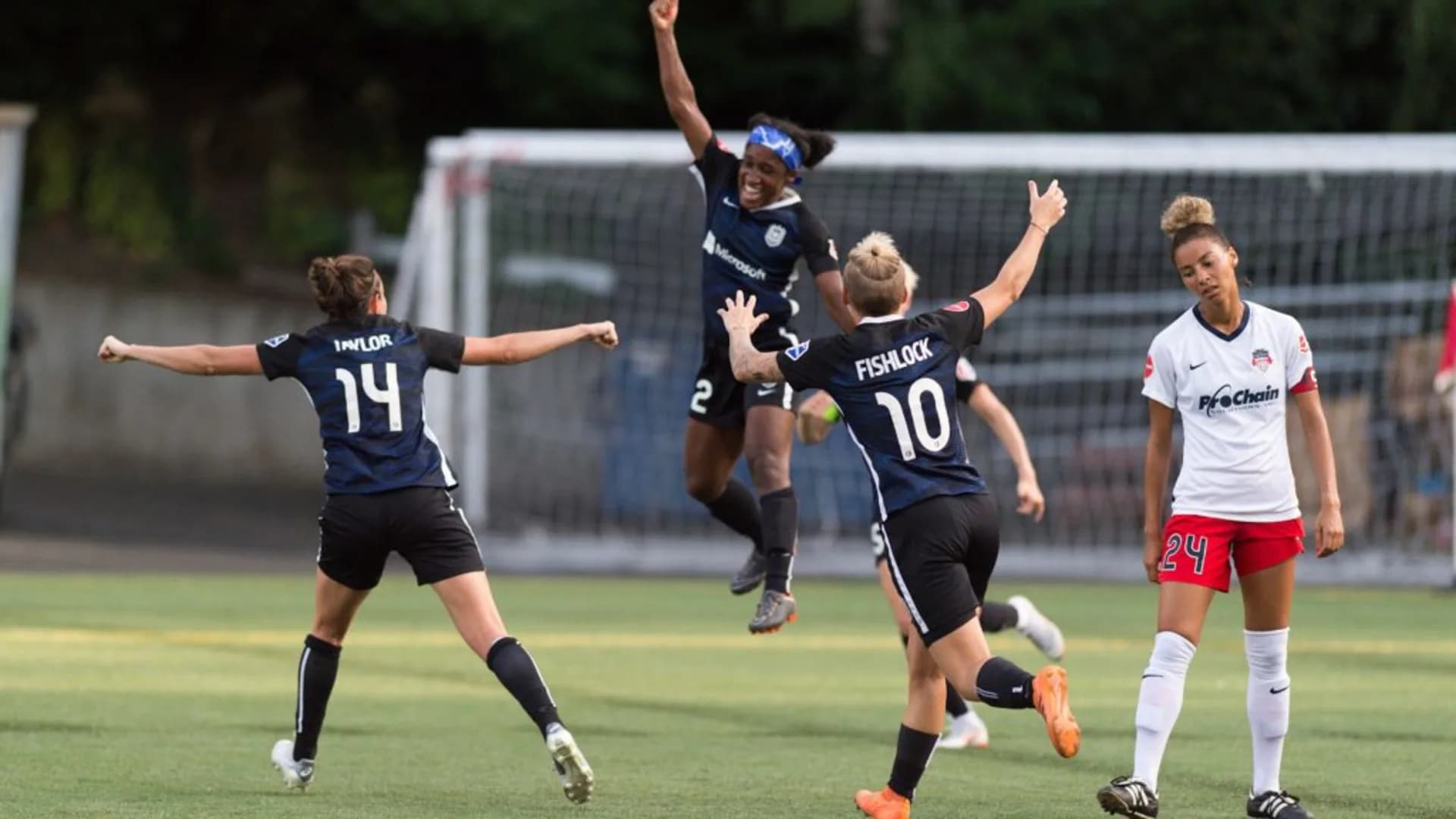 story-image-reign-keep-hold-of-second-place-with-2-0-win-over-the-spirit