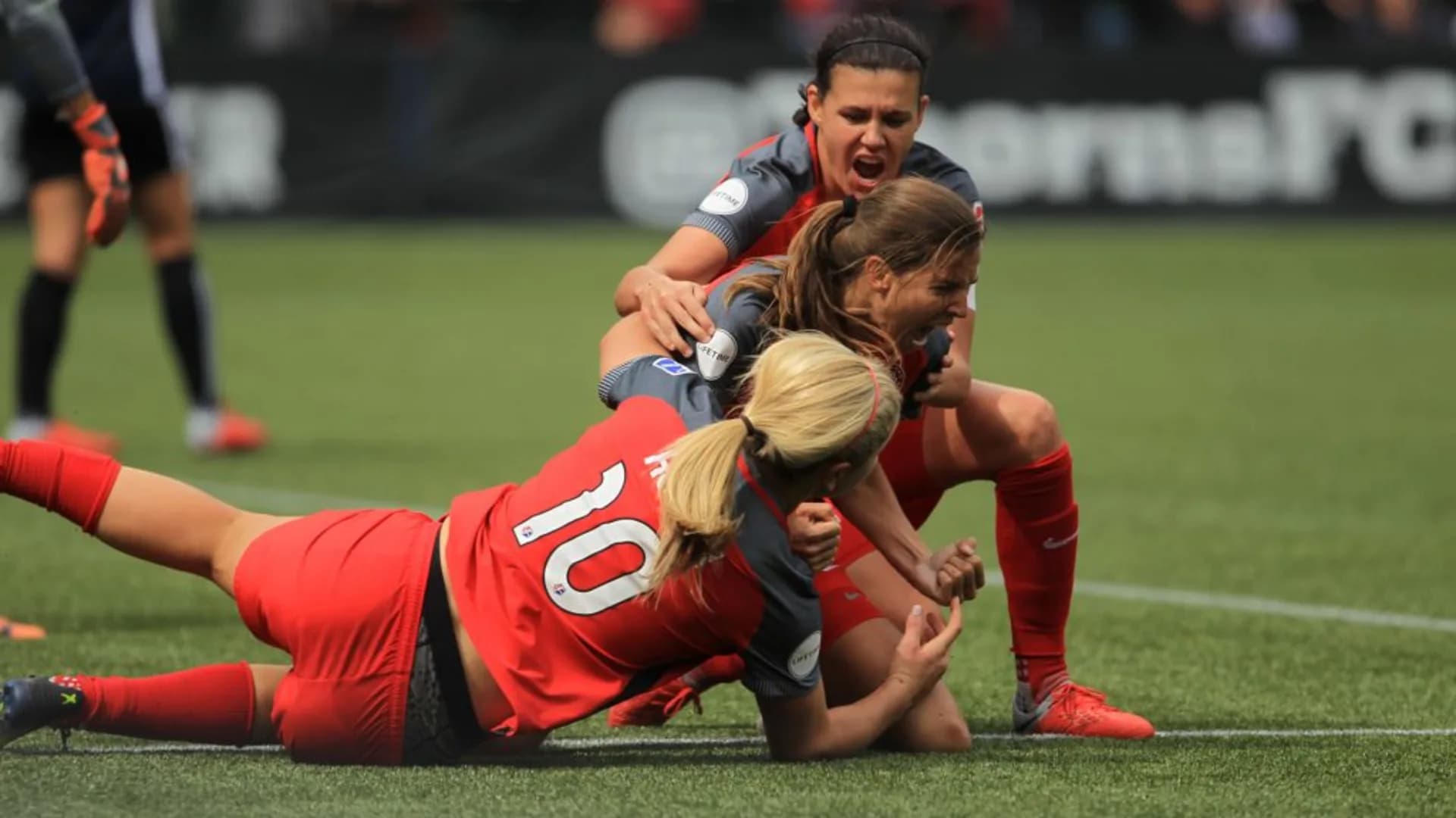 story-image-thorns-advance-to-nwsl-championship-with-2-1-win-over-reign