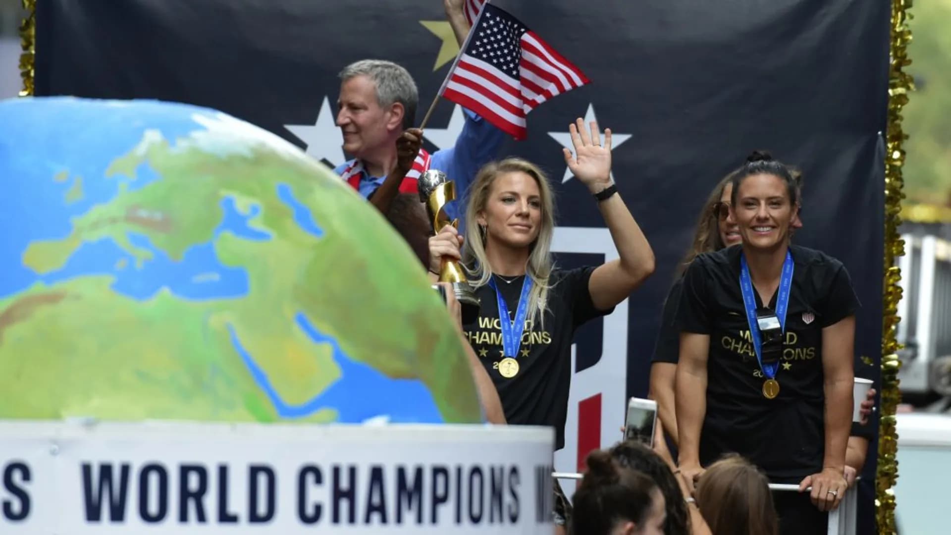 story-image-uswnt-ticker-tape-parade