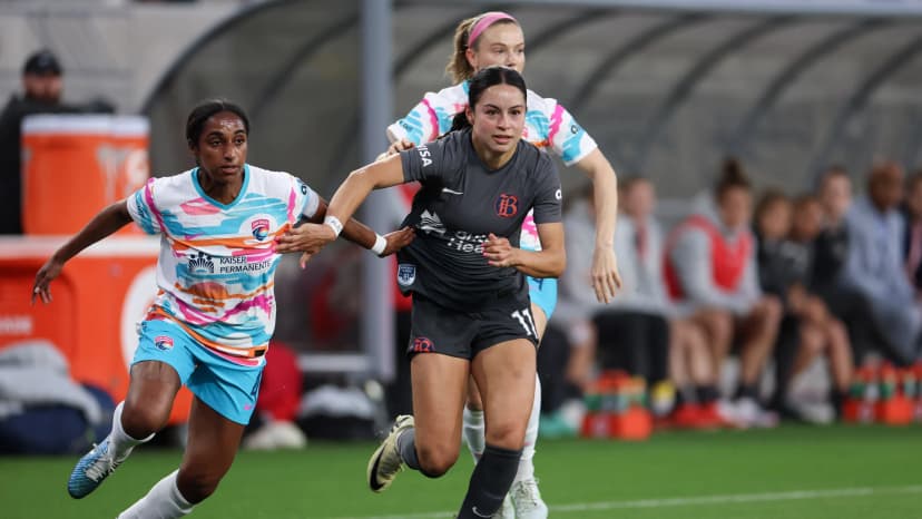  Apr 27, 2024: Scarlett Camberos (BAY) and Naomi Girma (SD)