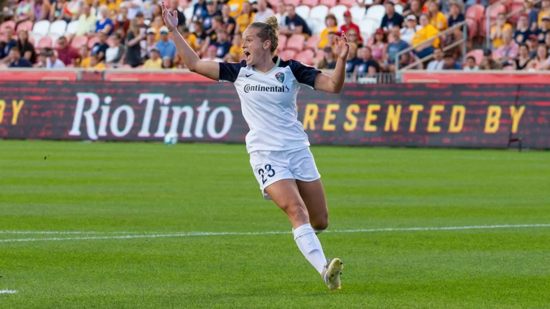 story-image-week-15-player-of-the-week-kristen-hamilton-north-carolina-courage
