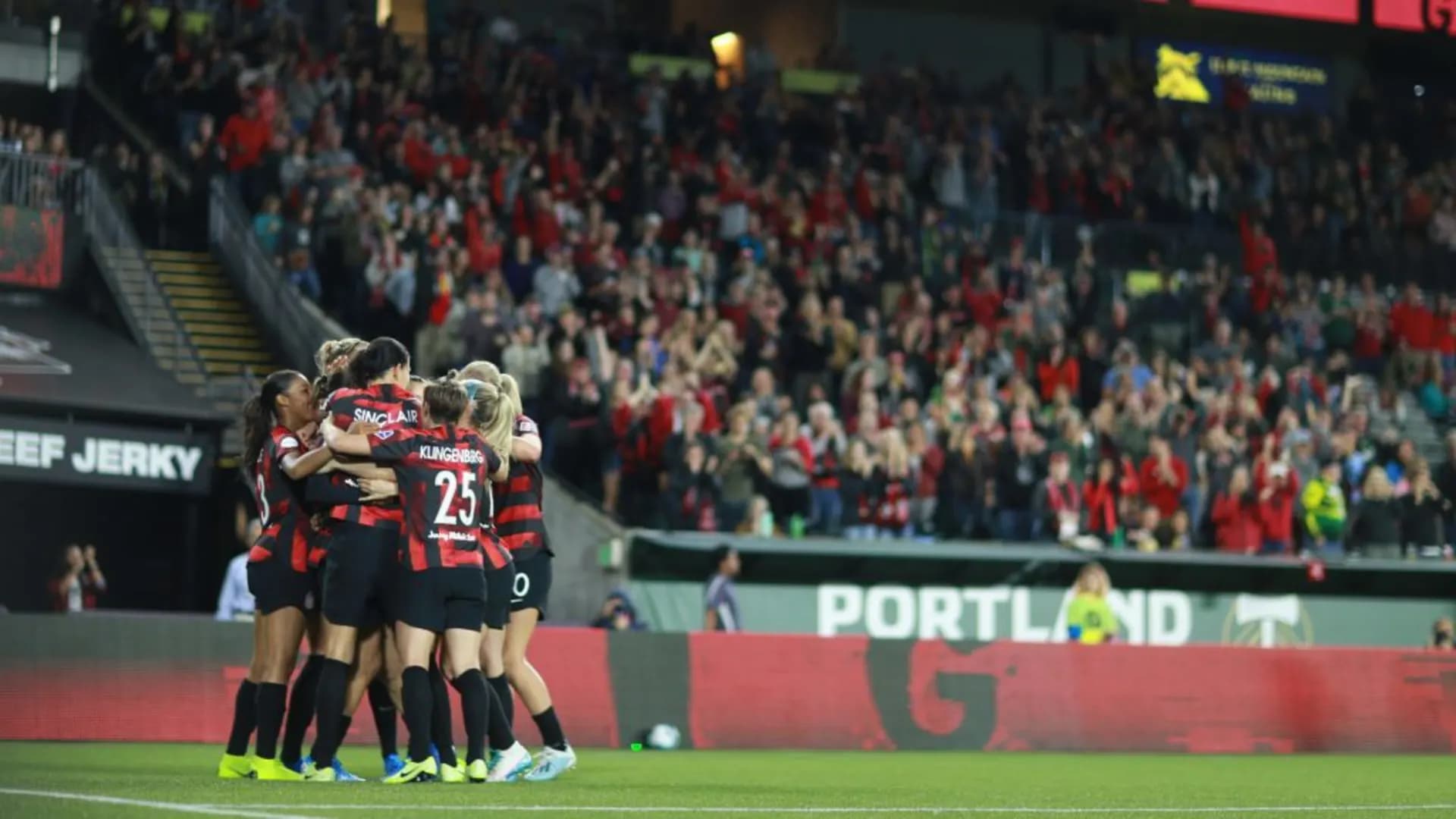 story-image-tobin-heath8217s-goal-guides-portland-thorns-fc-to-1-0-victory-against-houston-dash