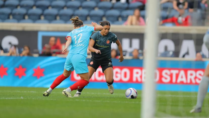  April 27, 2024: Sophia Smith (POR) and Natalia Kuikka (CHI)