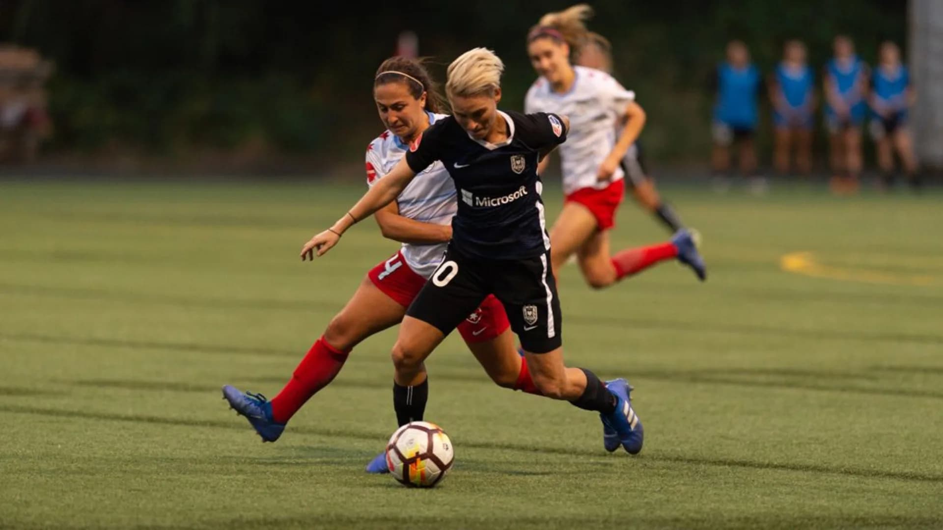 story-image-scoreless-draw-between-reign-and-red-stars-delays-reign8217s-playoff-clinch