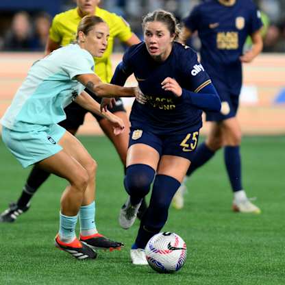  Sep 16, 2024: Shae Holmes (SEA) and Esther Gonzalez (GFC)