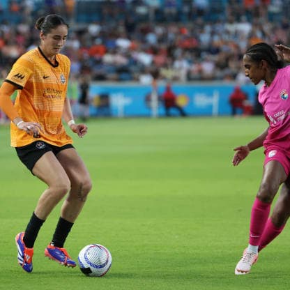  Jun 22, 2024: Diana Ordonez (HOU) and Naomi Girma (SD)