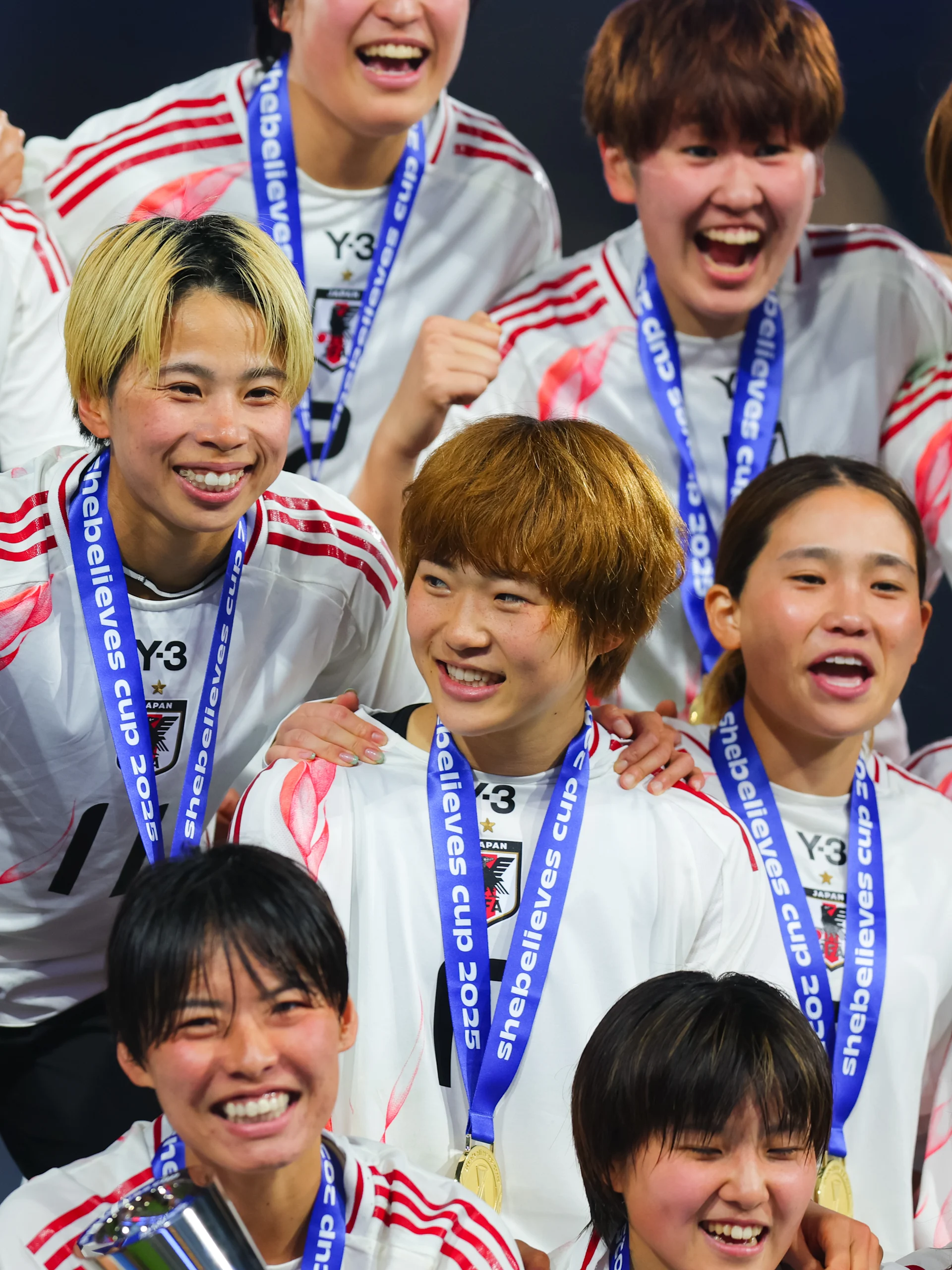 022625_SHEBELIEVES_TROPHY_1005