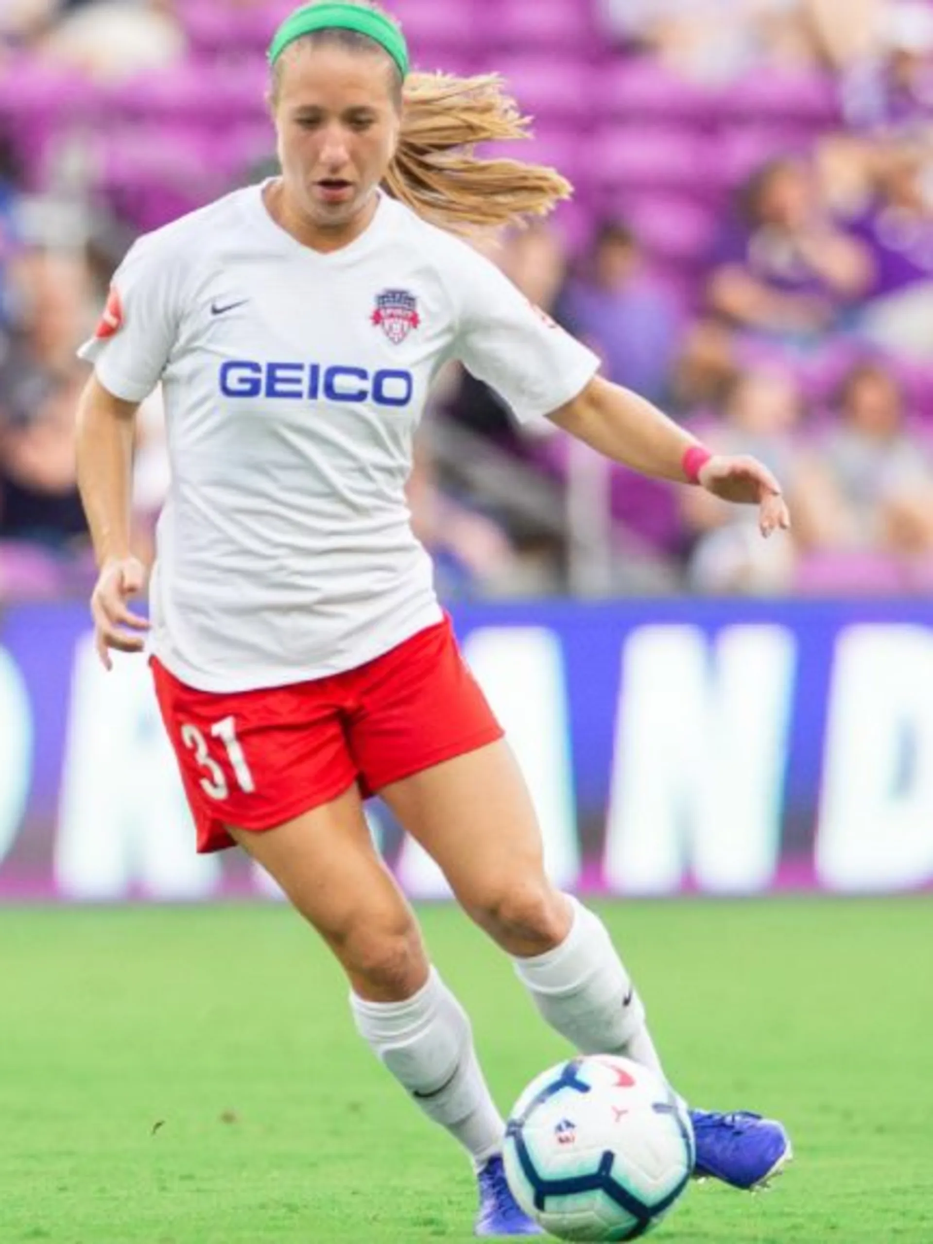 story-image-week-20-player-of-the-week-crystal-thomas-washington-spirit
