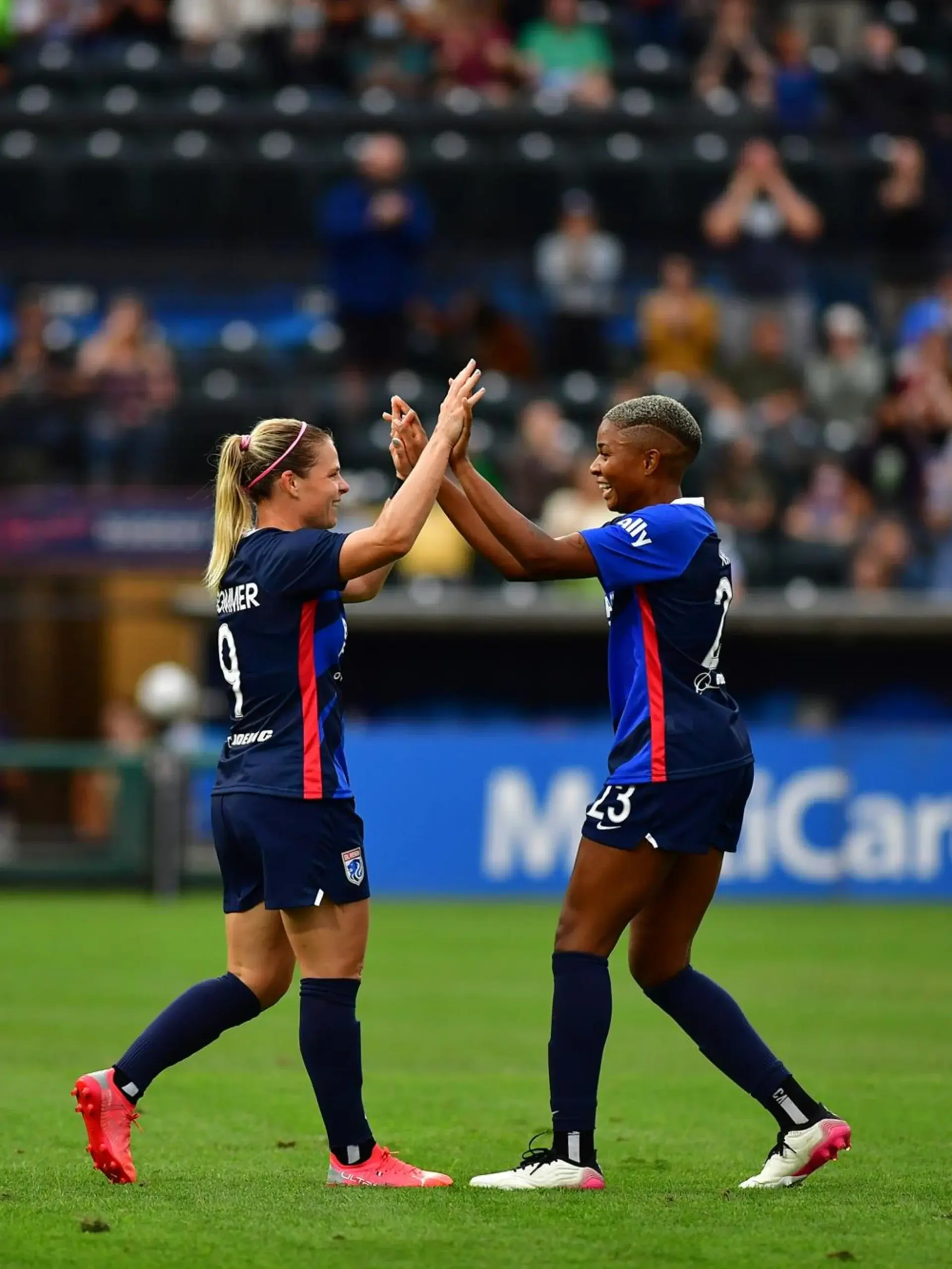 thumbnail-match-recap-le-sommers-brace-lifts-ol-reign-over-racing-louisville-2-0