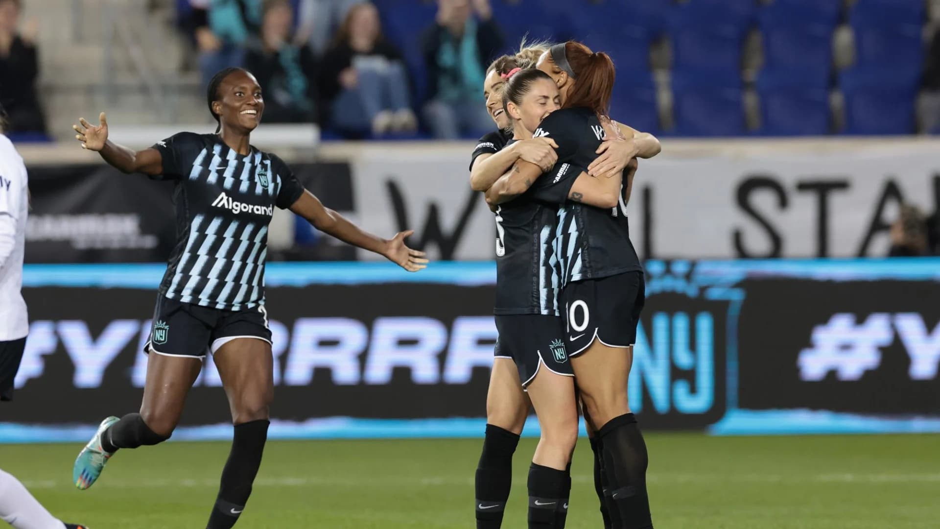 gotham-fc-players-celebrate-lynn-williamss-goal