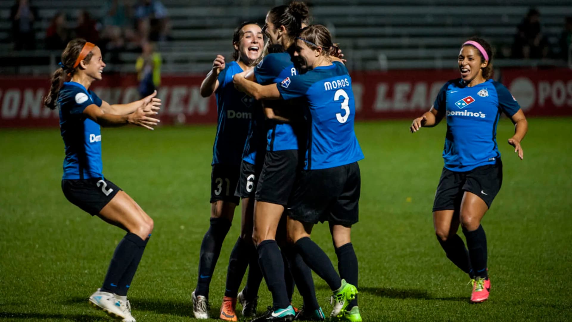 story-image-averbuch-leroux-score-for-fc-kansas-city-in-2-1-win-over-portland-thorns-fc