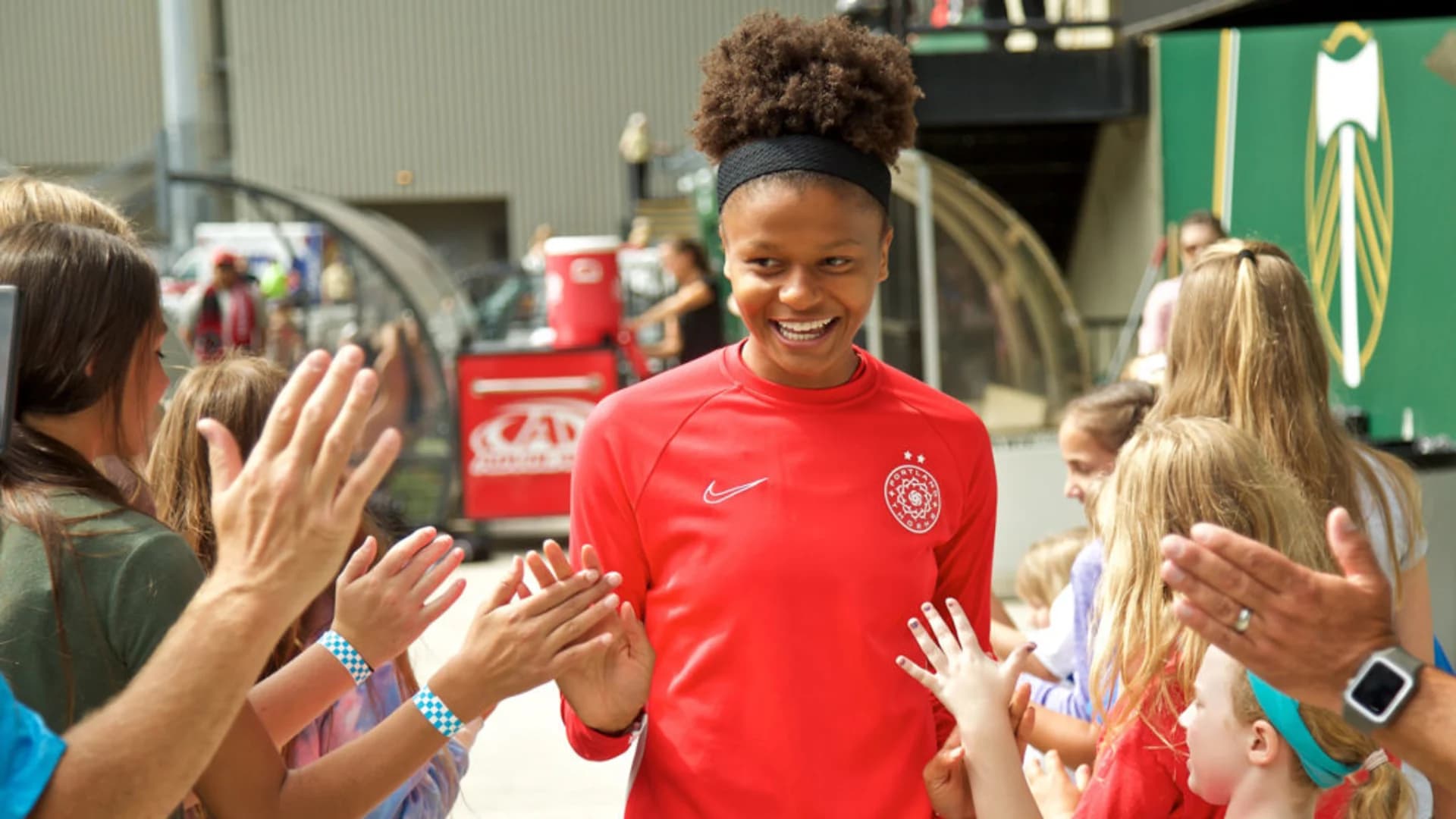 story-image-thorns-fc-re-sign-forward-simone-charley