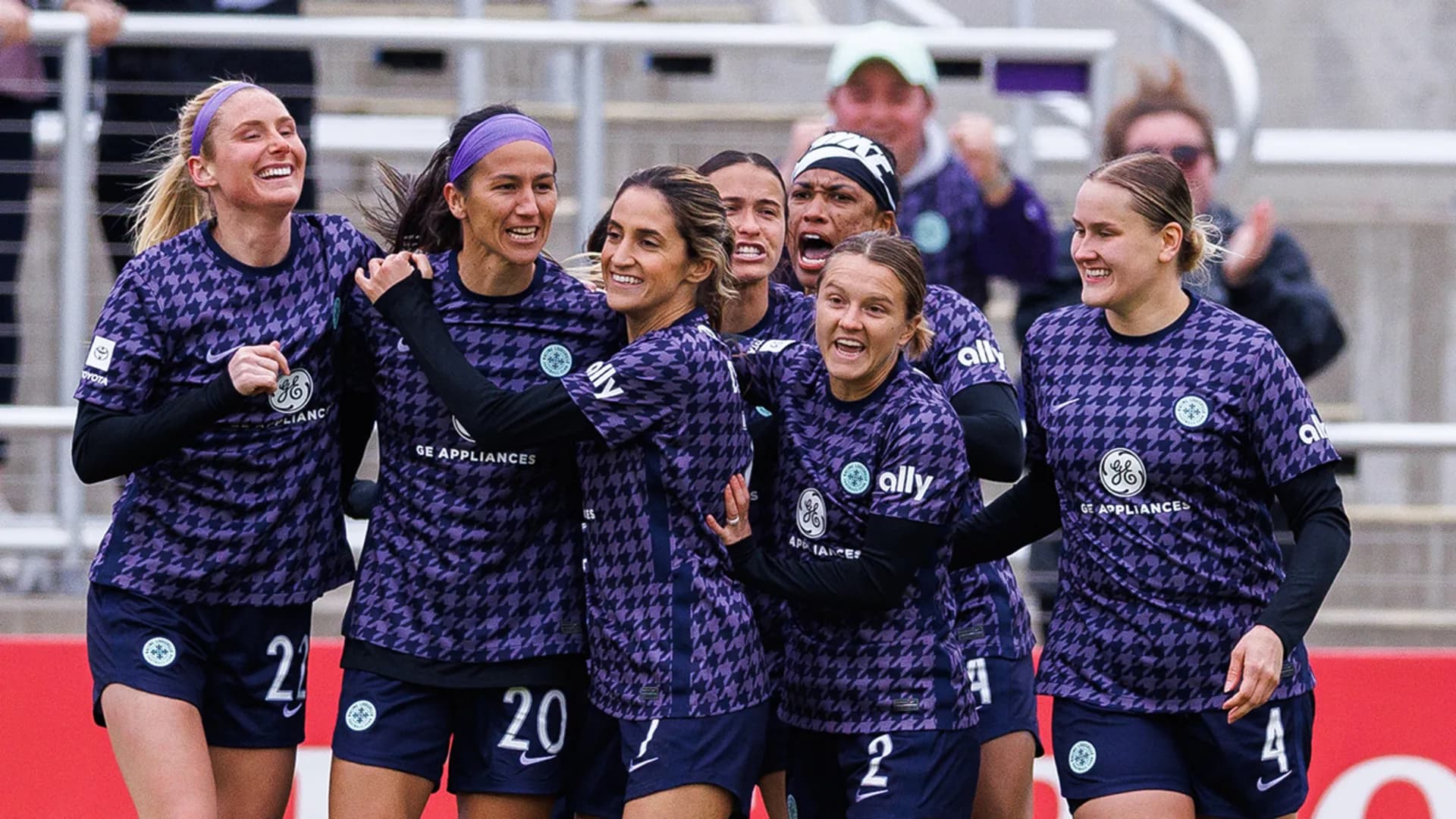 louisville-players-celebrate-abby-ercegs-goal