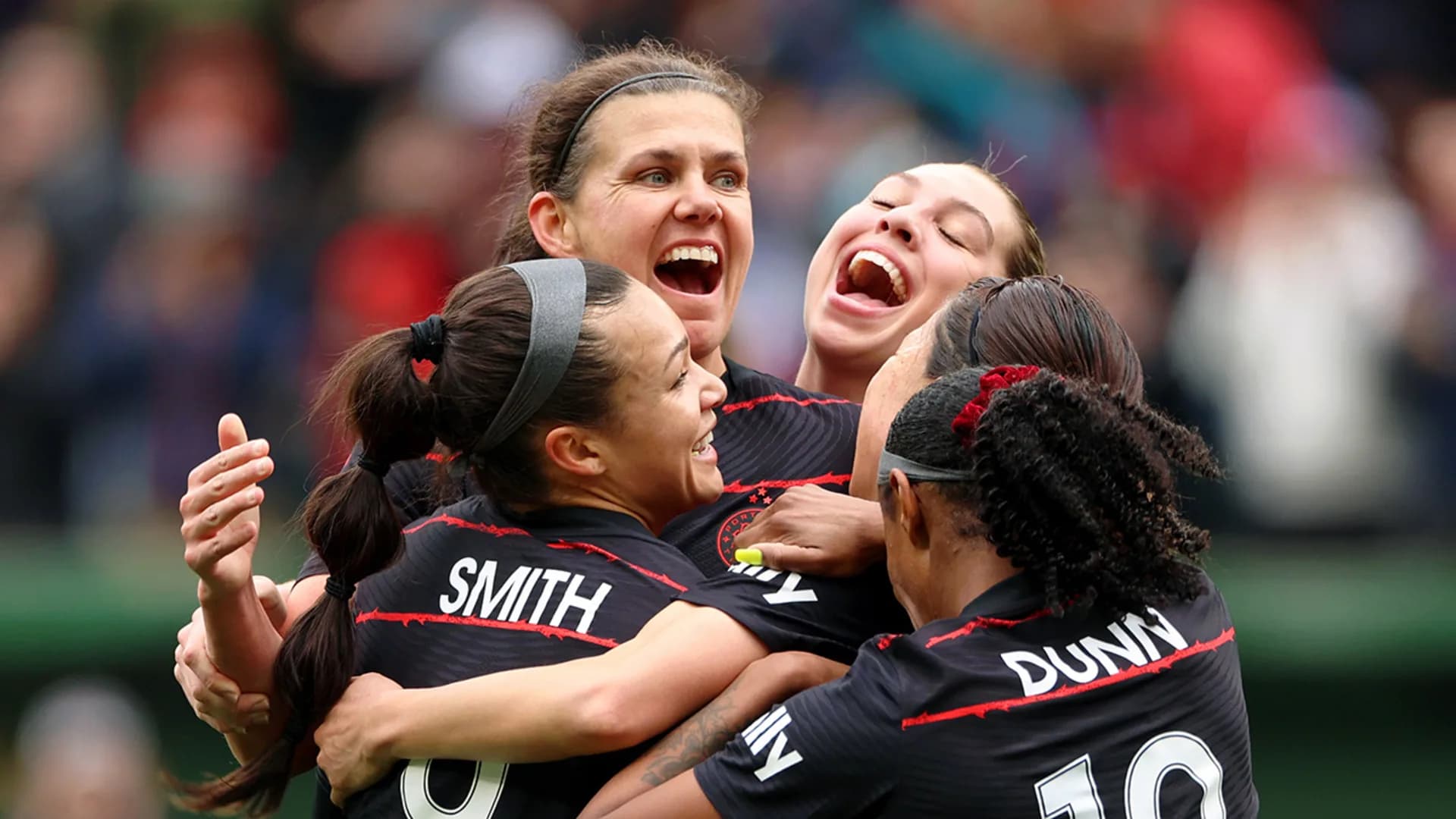 thorns-players-celebrate-sophia-smiths-goal-against-orlando