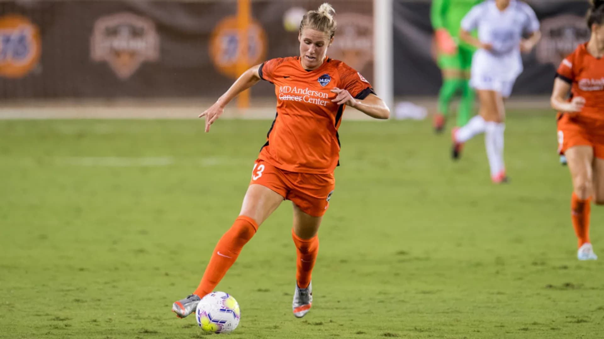 story-image-dash-re-sign-sophie-schmidt-to-multi-year-contract