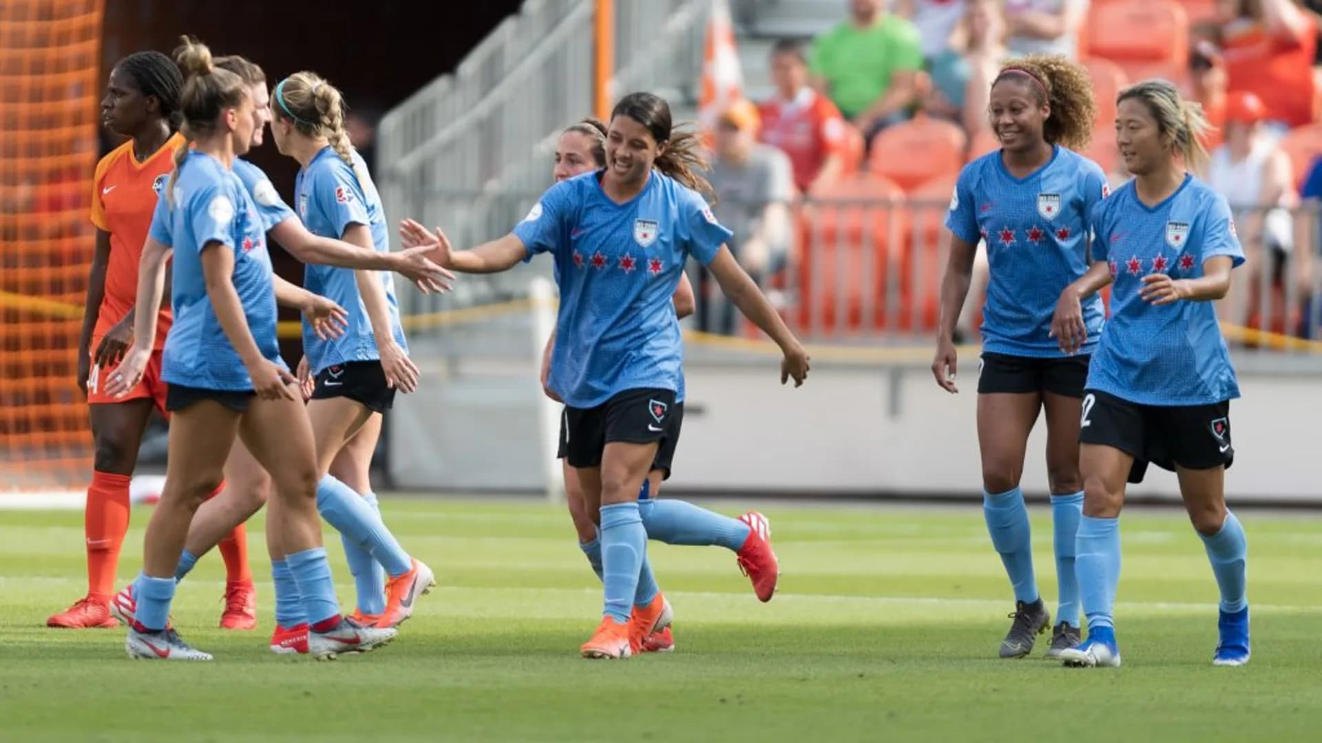 story-image-kerr8217s-brace-pushes-red-stars-to-first-place-sparks-2-1-win-over-dash