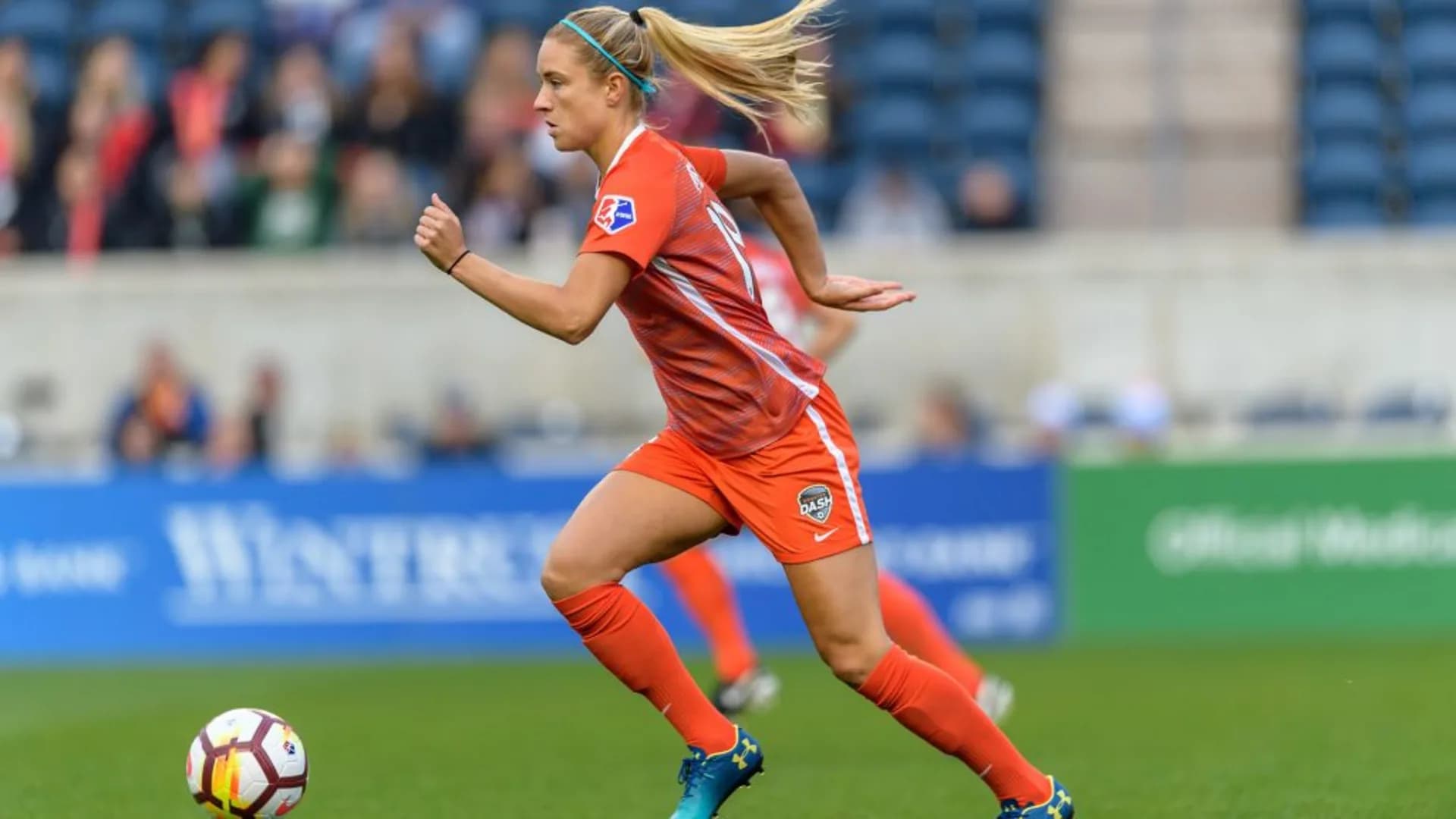 story-image-kristie-mewis-to-miss-the-rest-of-the-season-with-left-knee-sprain