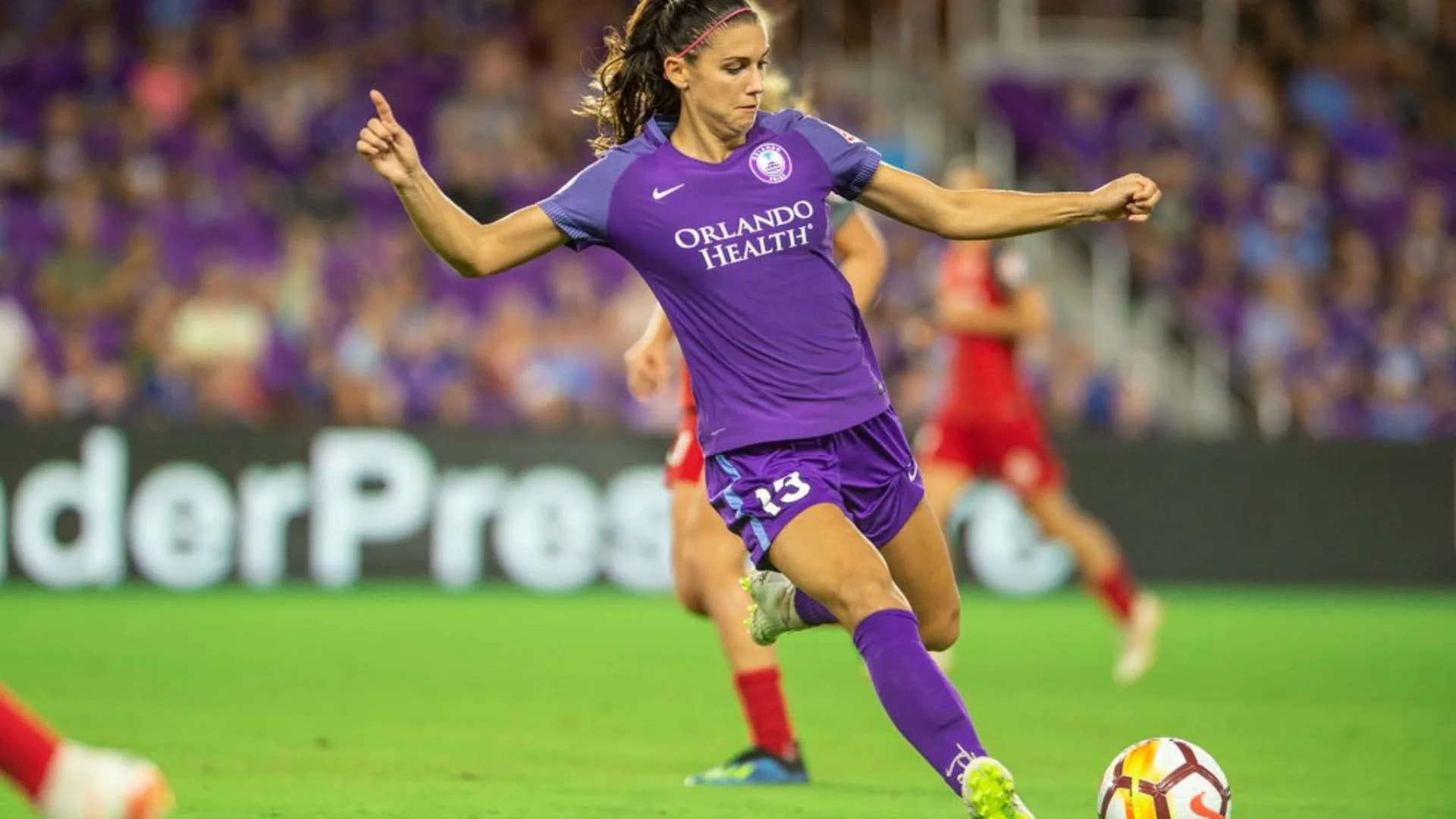 story-image-notebook-morgan-naeher-win-concacaf-awards-spirit-sign-crosson-reign-re-sign-yanez-oyster