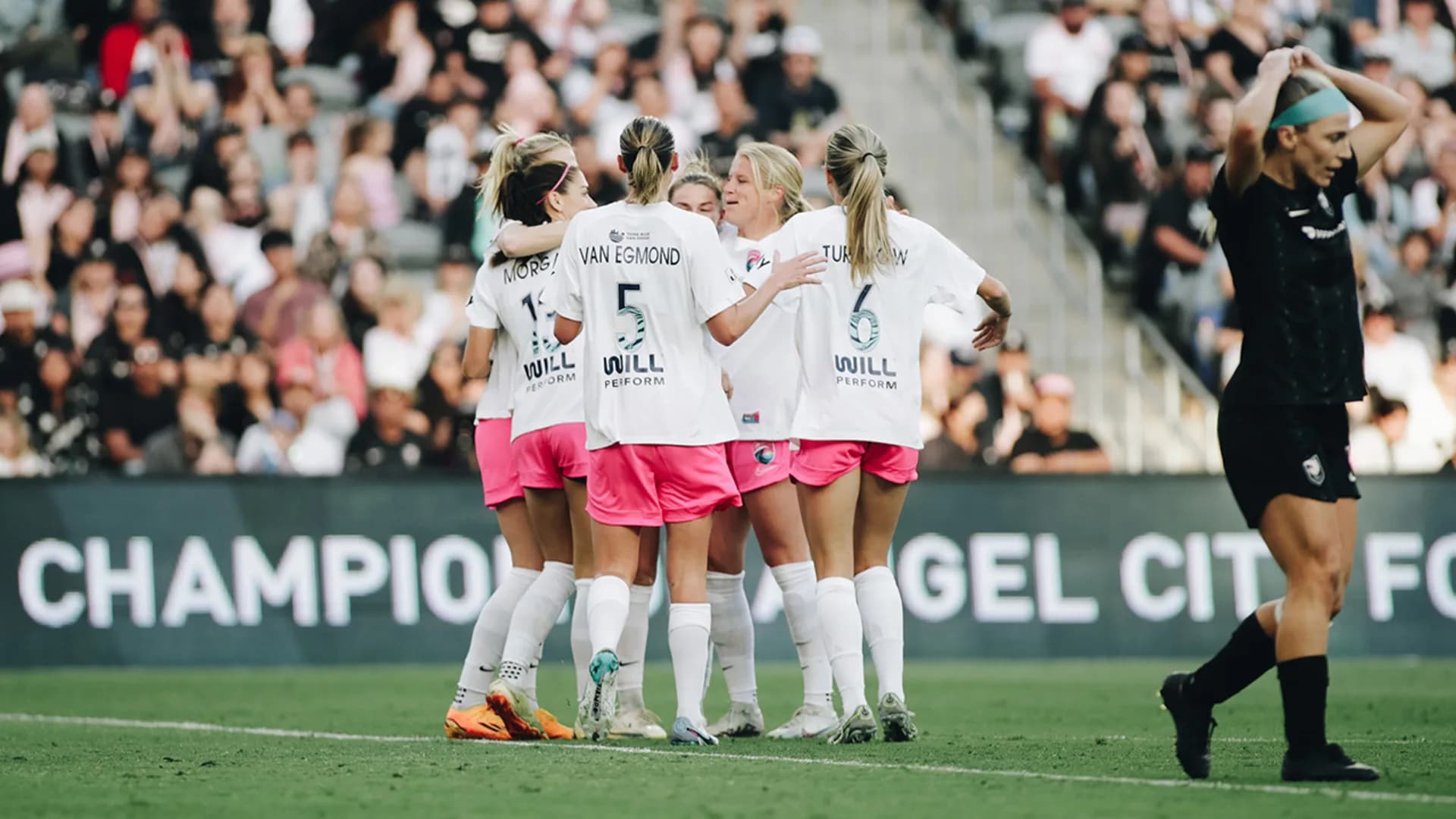 san-diego-players-celebrate-a-goal-against-angel-city