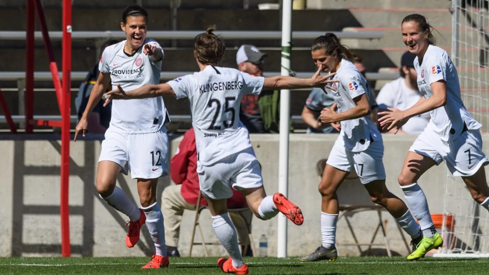 story-image-week-2-player-of-the-week-christine-sinclair