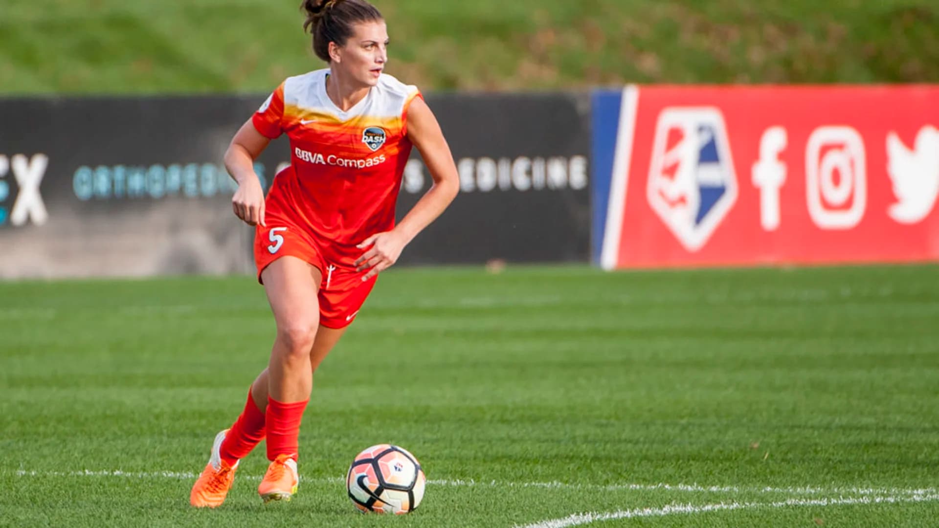 story-image-courage-add-cari-roccaro-to-roster-and-sign-sarah-teegarden-as-national-team-replacement-player