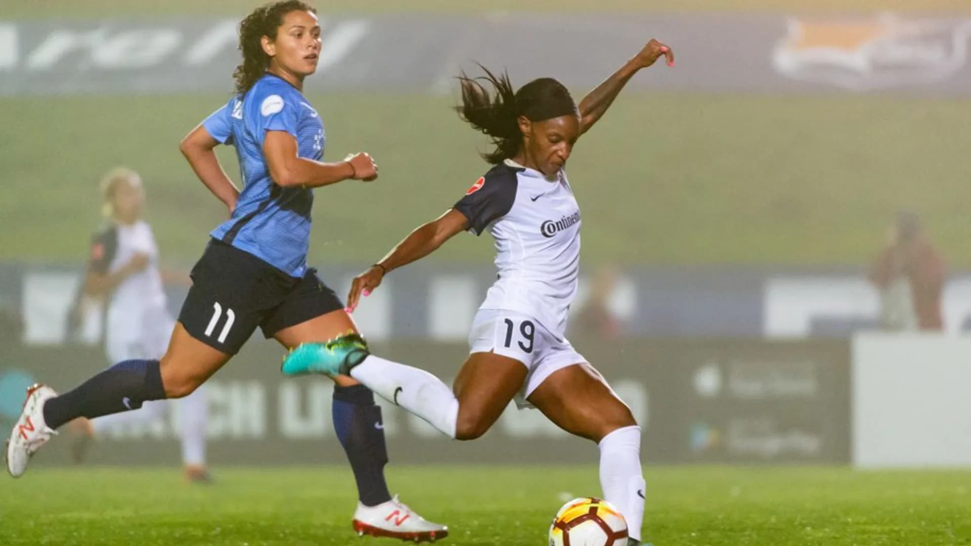 story-image-player-of-the-week-crystal-dunn