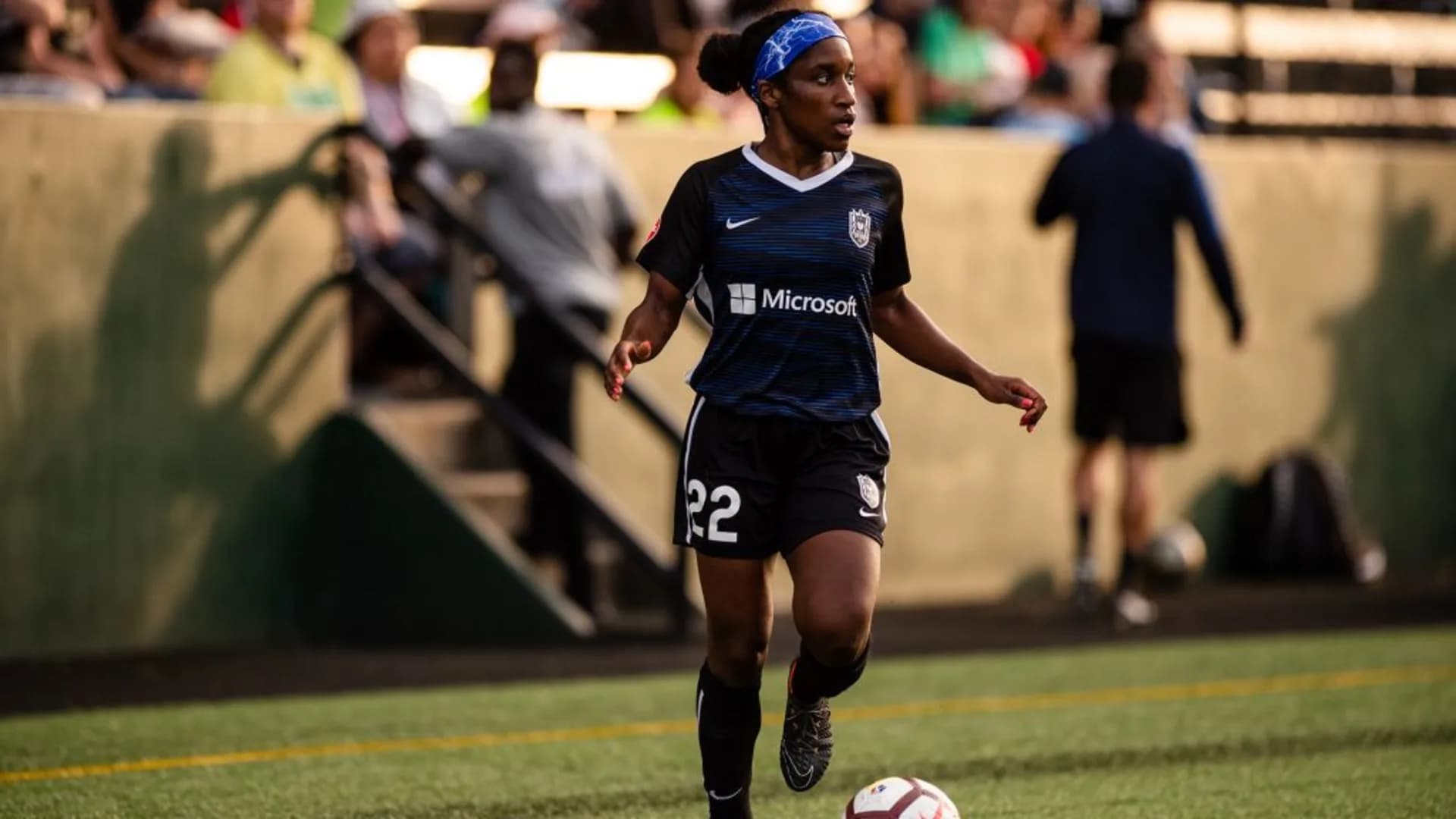 story-image-notebook-reign-re-sign-three-players-more-offseason-news