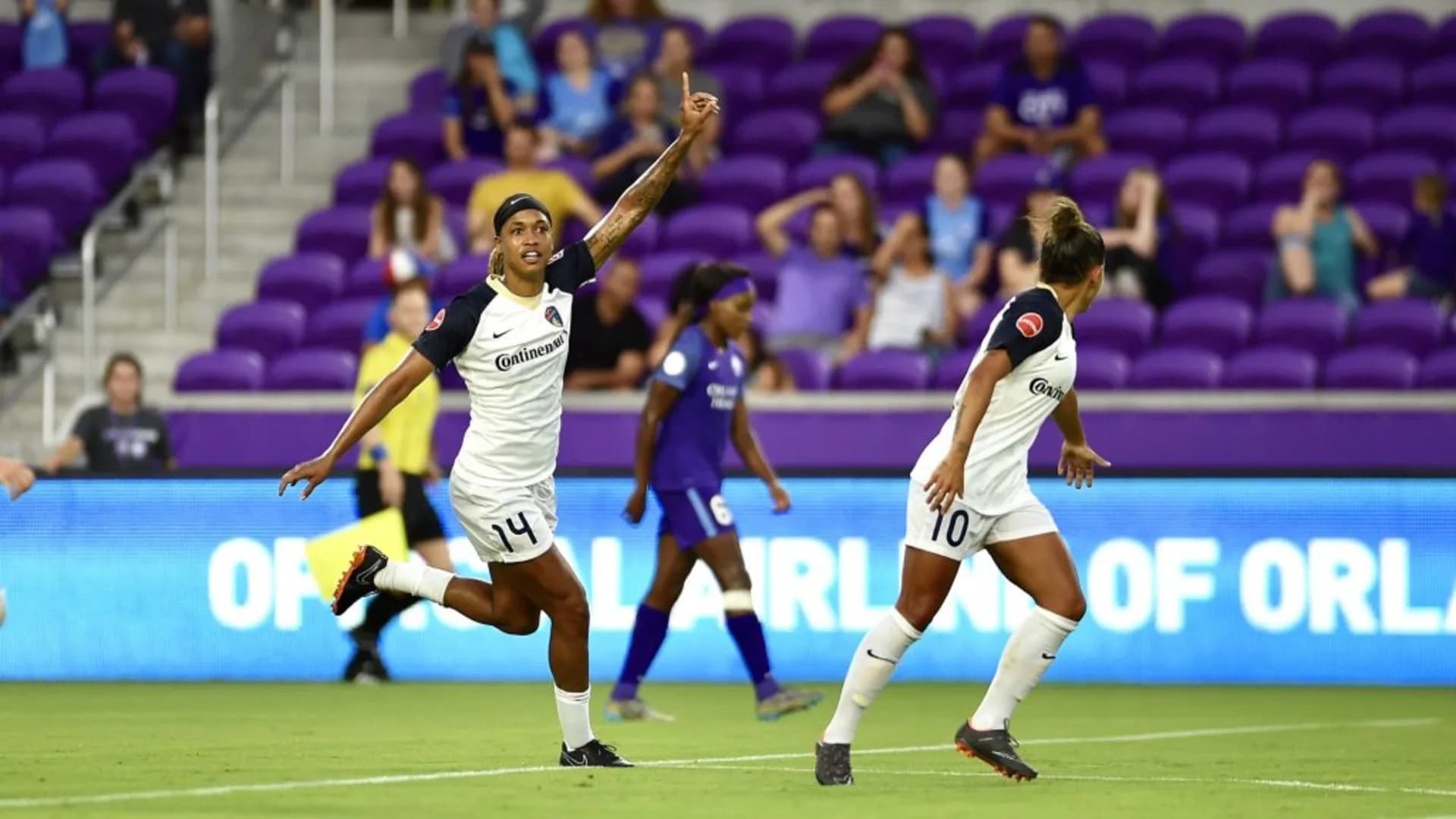 story-image-mcdonald-brace-leads-the-courage-over-orlando-4-3