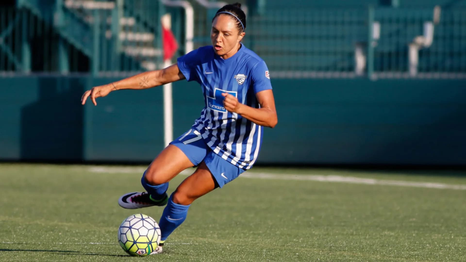 story-image-australian-forward-kyah-simon-joins-the-houston-dash
