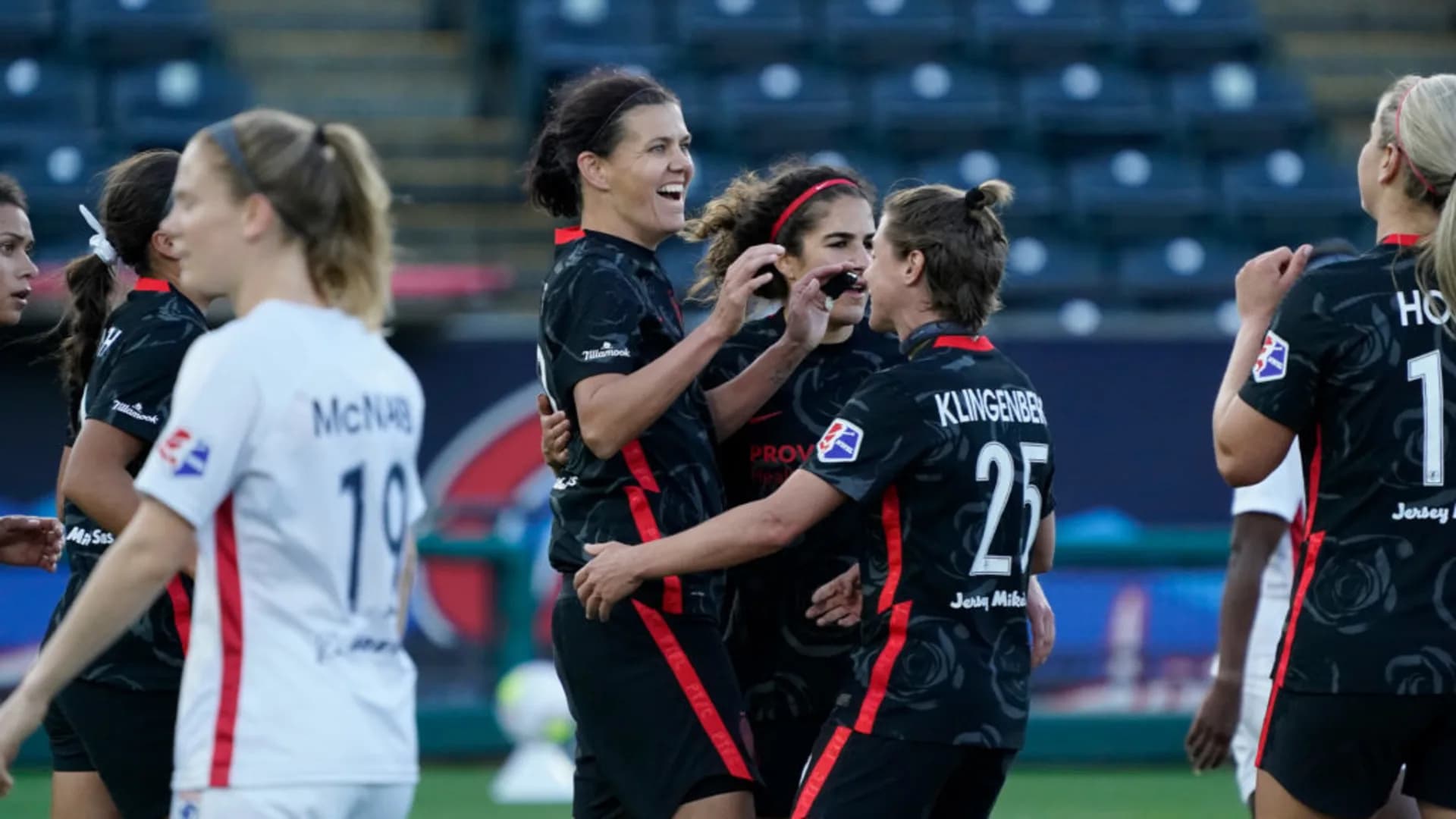 story-image-portland-thorns-fc-clinch-first-place-in-verizon-community-shield-with-victory-over-ol-reign