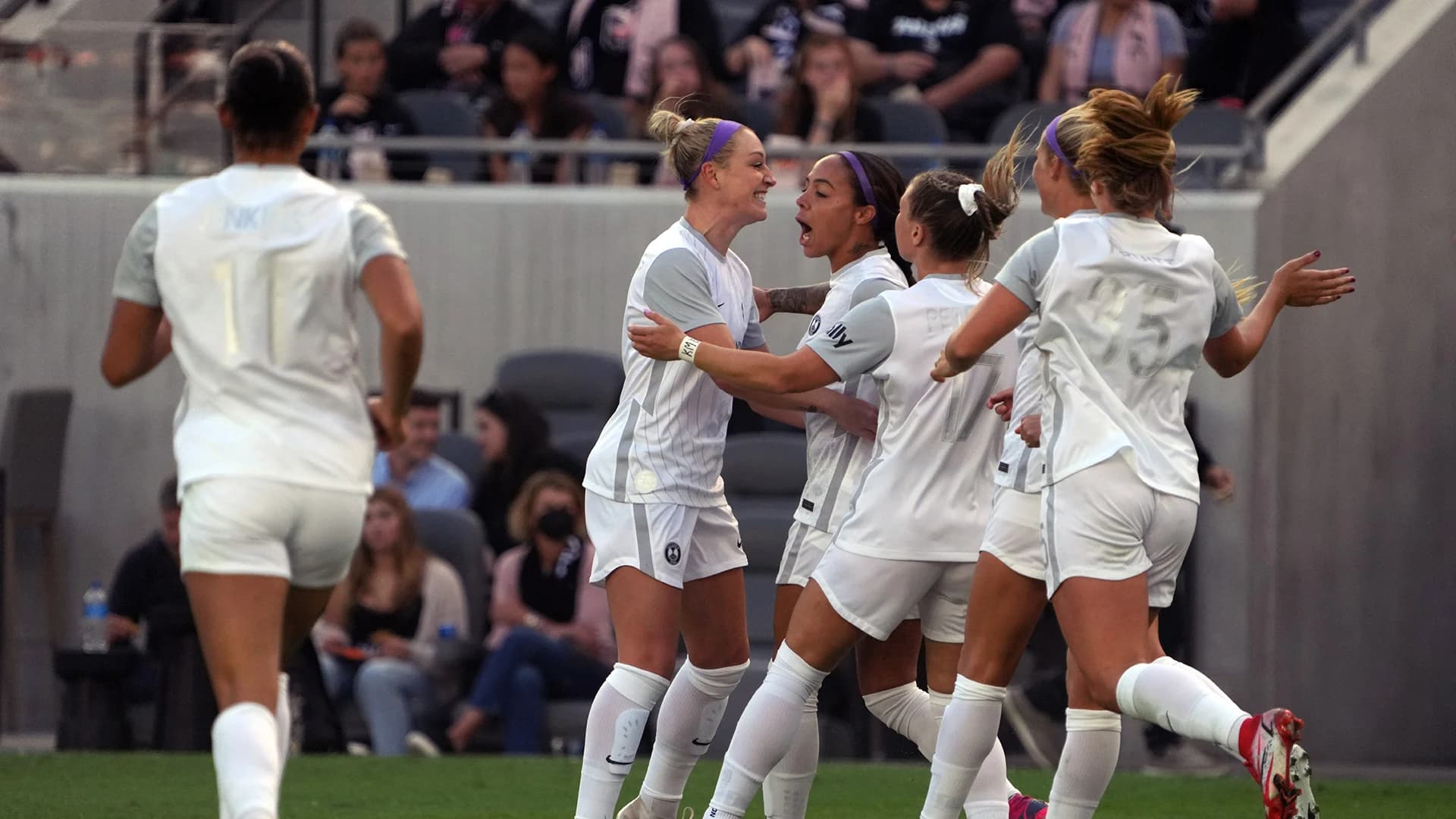 thumbnail-match-recap-orlando-clings-to-early-lead-defeats-angel-city-in-impressive-road-win