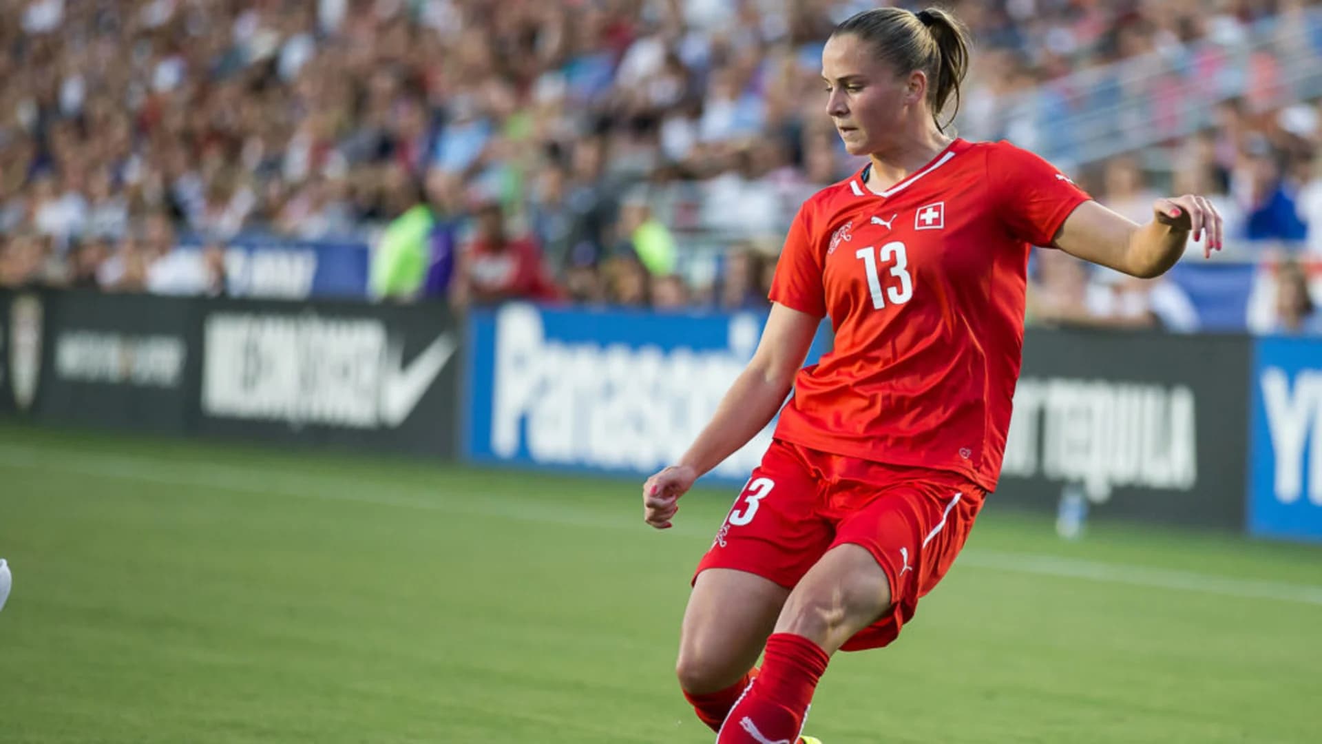 story-image-thorns-sign-forward-ana-maria-crnogorcevic