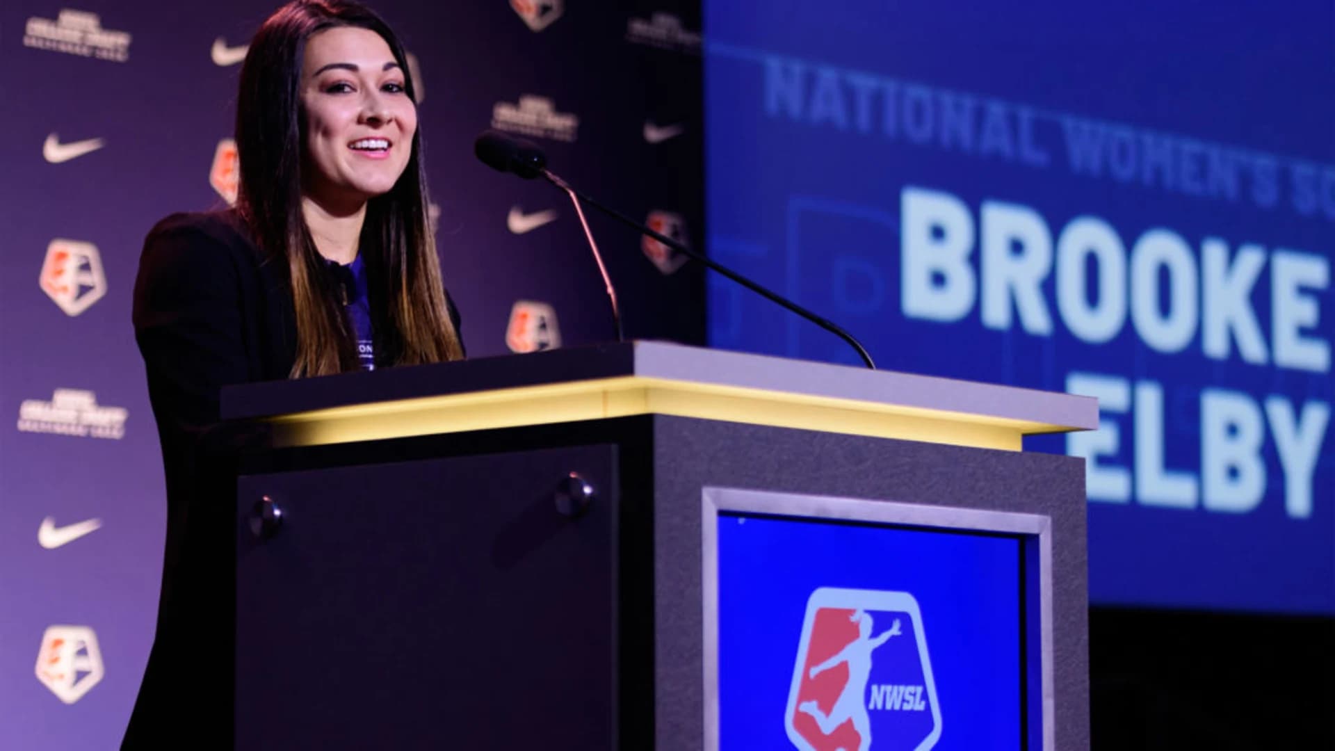 story-image-nwsl-player-association-co-executive-director-brooke-elby-discusses-challenge-cup-preparations