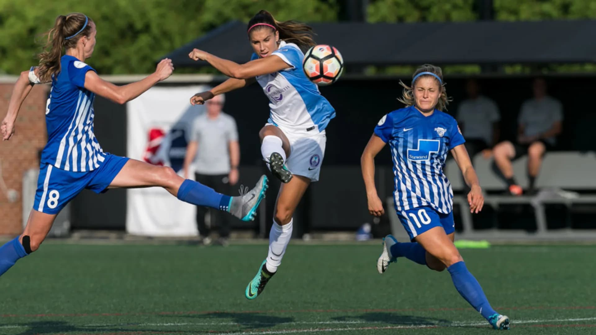 story-image-alex-morgan-brace-propels-pride-to-2-1-win-over-breakers