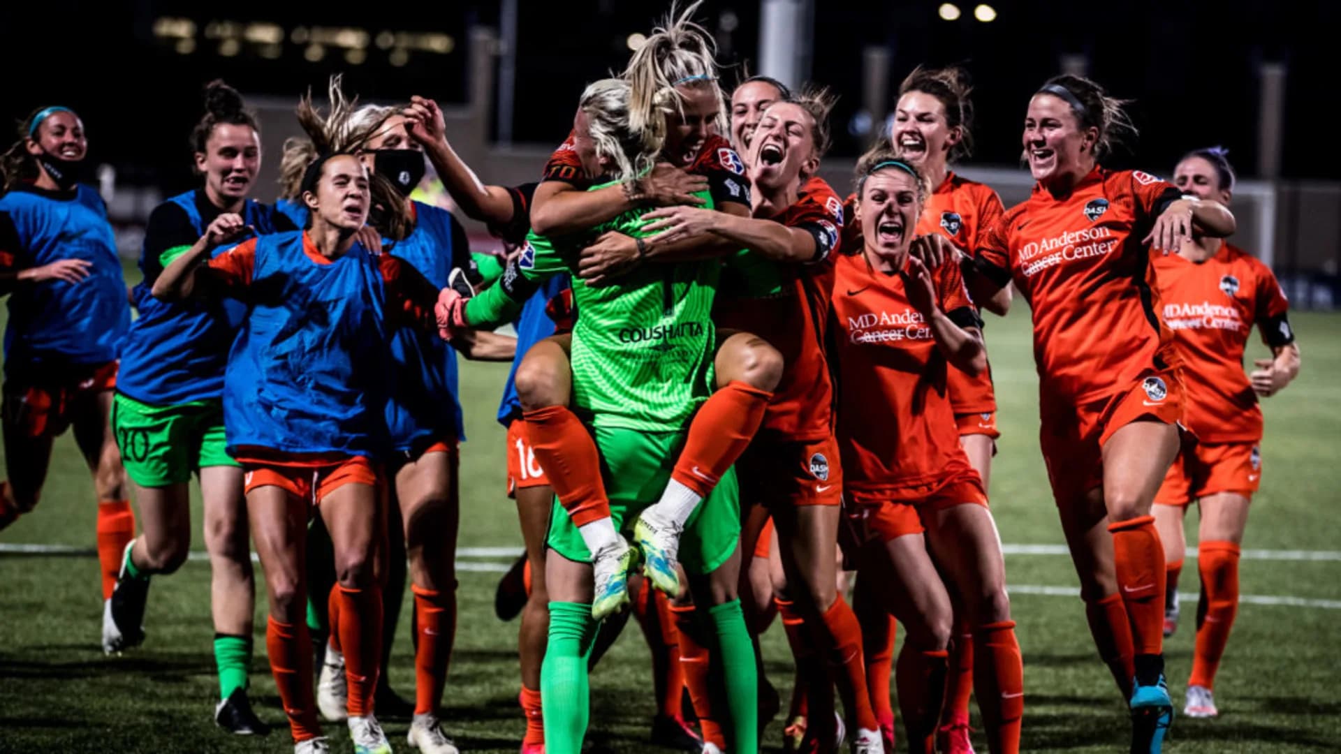 story-image-houston-dash-edge-by-utah-royals-fc-on-penalties-to-advance-in-nwsl-challenge-cup