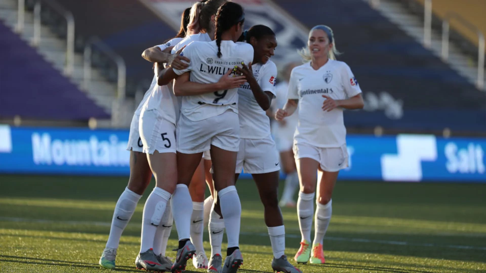 story-image-north-carolina-courage-defeats-sky-blue-fc-to-cruise-to-perfect-preliminary-round-record
